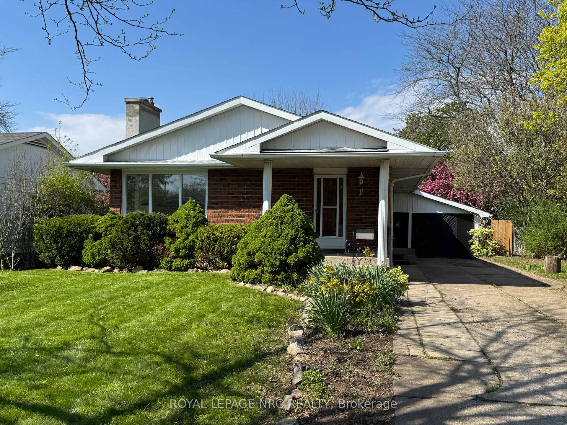 Photo 2 of 11 Richard Street, St. Catharines, Glendale/Glenridge — HOMEH