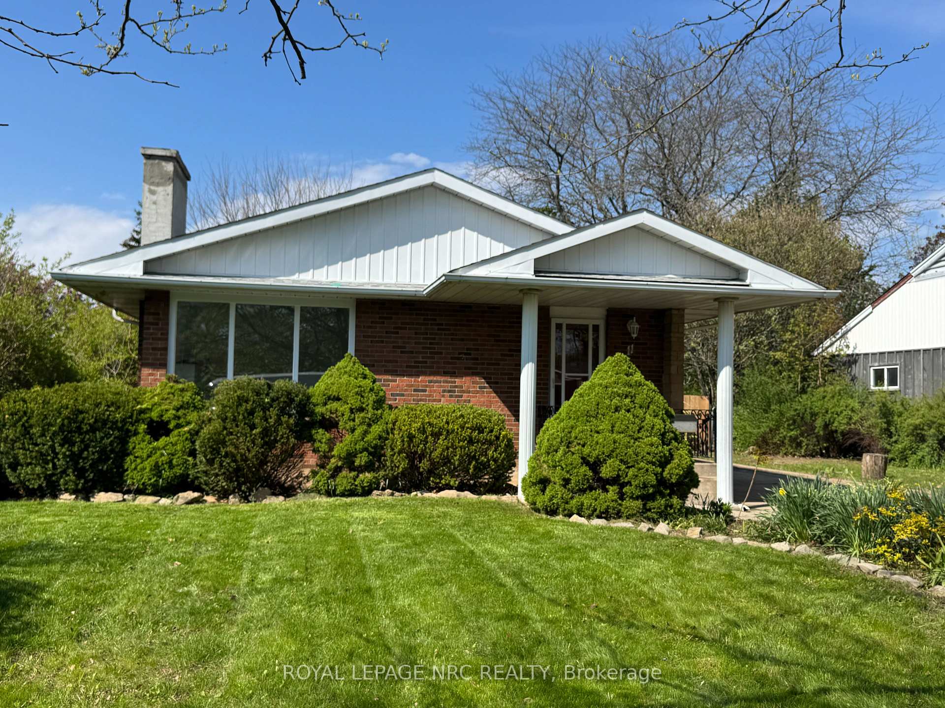 Photo 3 of 11 Richard Street, St. Catharines, Glendale/Glenridge — HOMEH