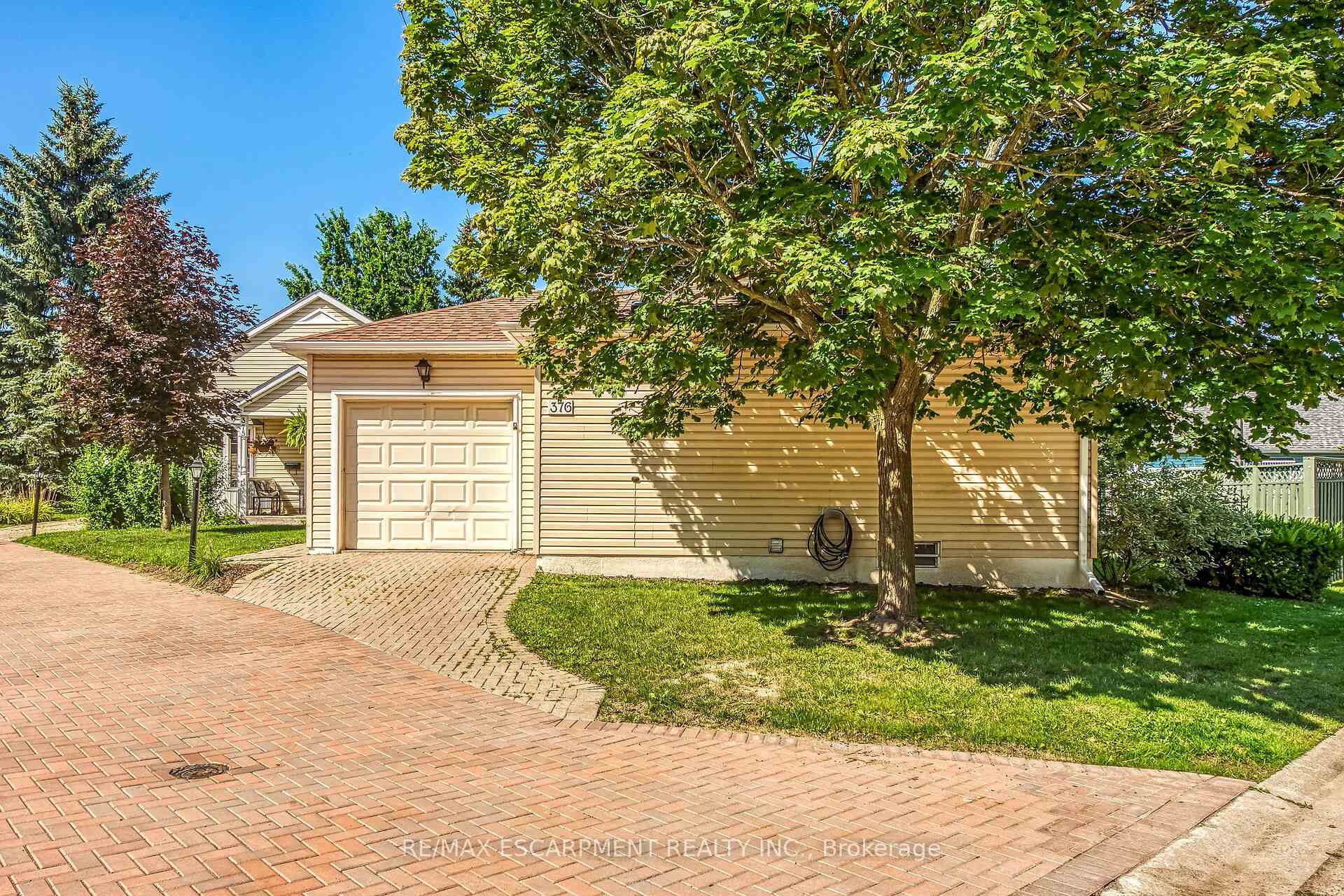 Photo 2 of 376 Silverbirch Boulevard, Hamilton, Mount Hope — HOMEH