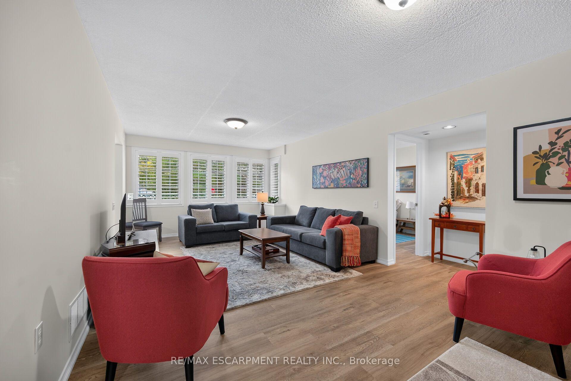 Photo 8 of 376 Silverbirch Boulevard, Hamilton, Mount Hope — HOMEH