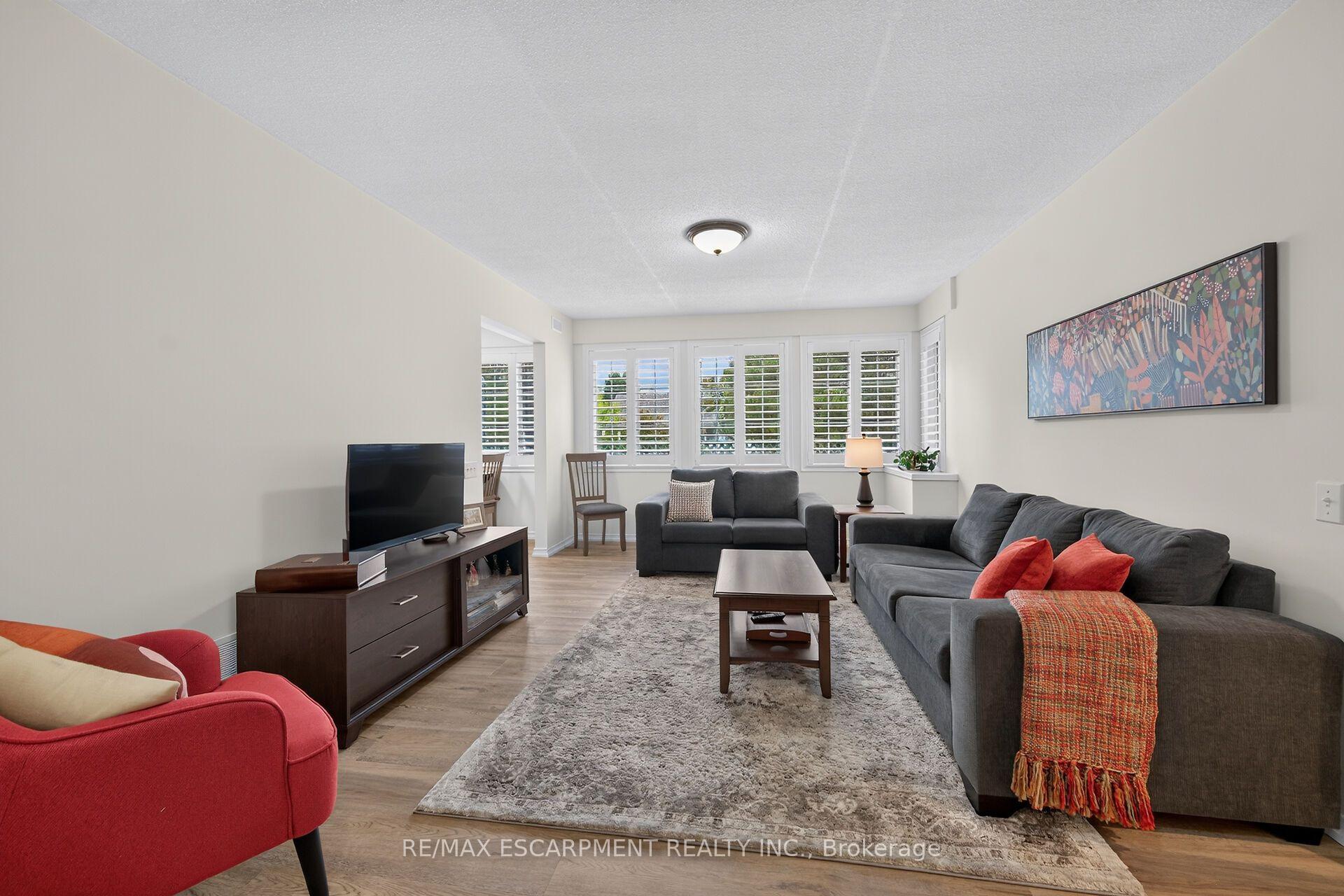 Photo 9 of 376 Silverbirch Boulevard, Hamilton, Mount Hope — HOMEH