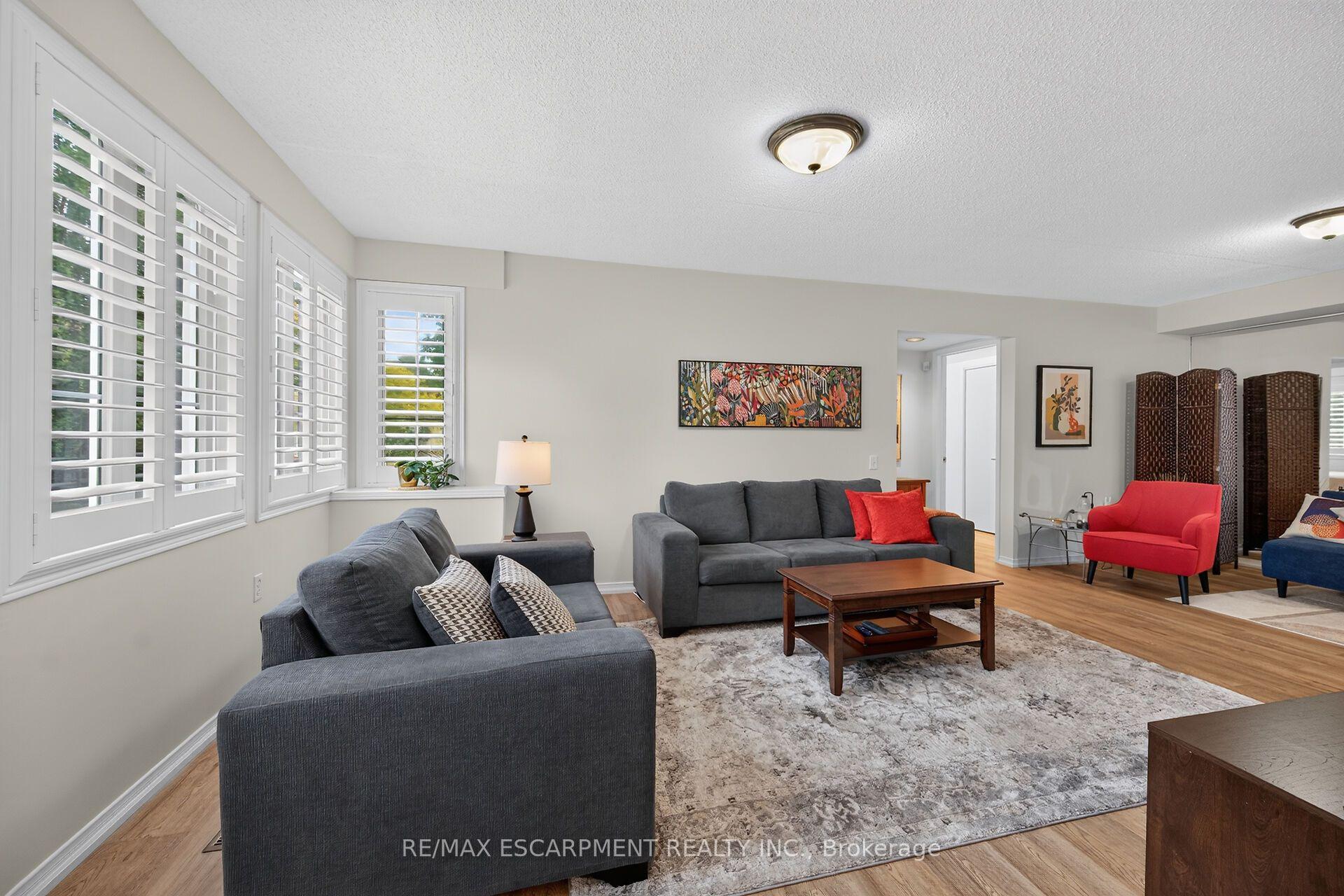 Photo 10 of 376 Silverbirch Boulevard, Hamilton, Mount Hope — HOMEH