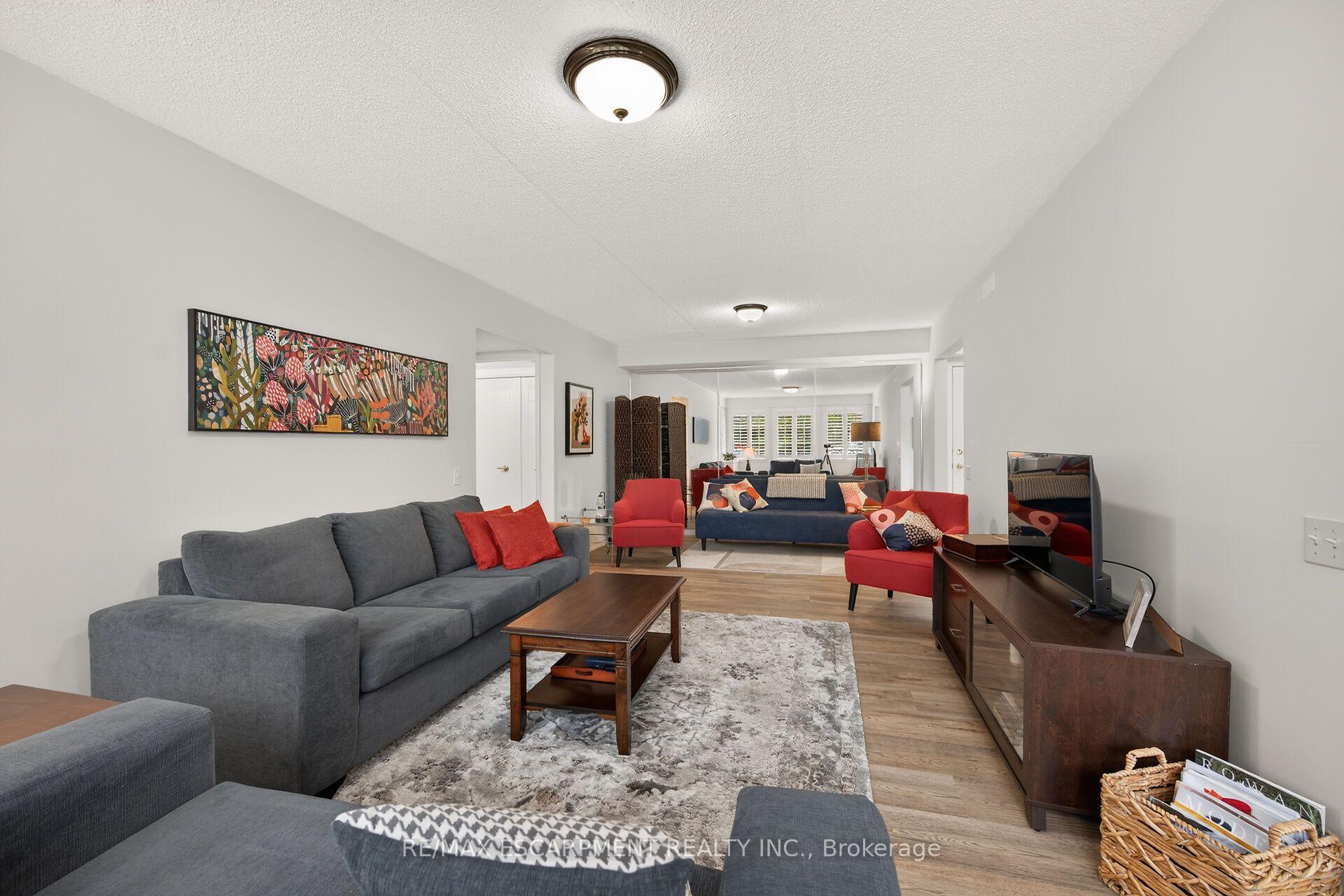 Photo 11 of 376 Silverbirch Boulevard, Hamilton, Mount Hope — HOMEH