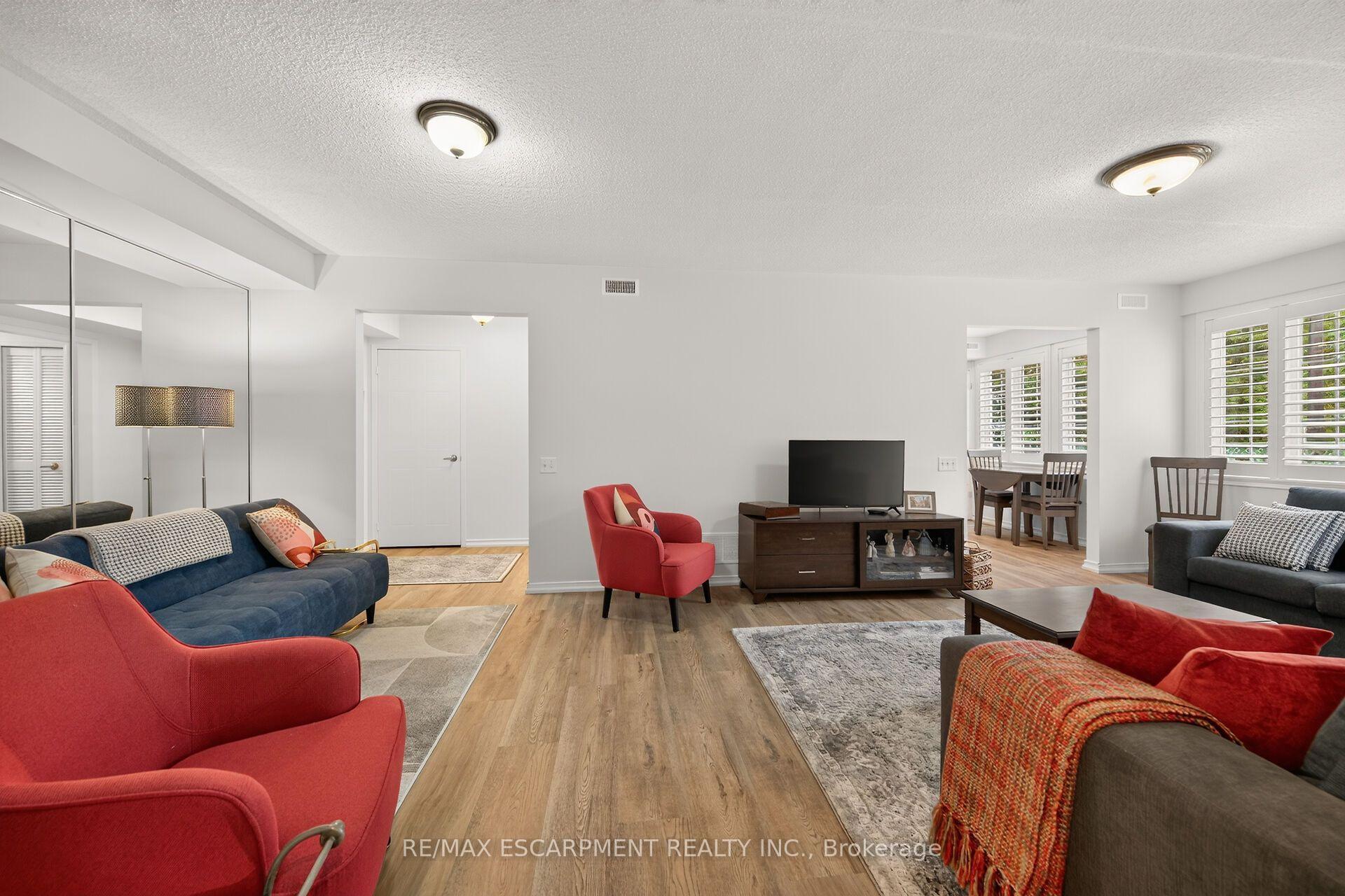 Photo 12 of 376 Silverbirch Boulevard, Hamilton, Mount Hope — HOMEH