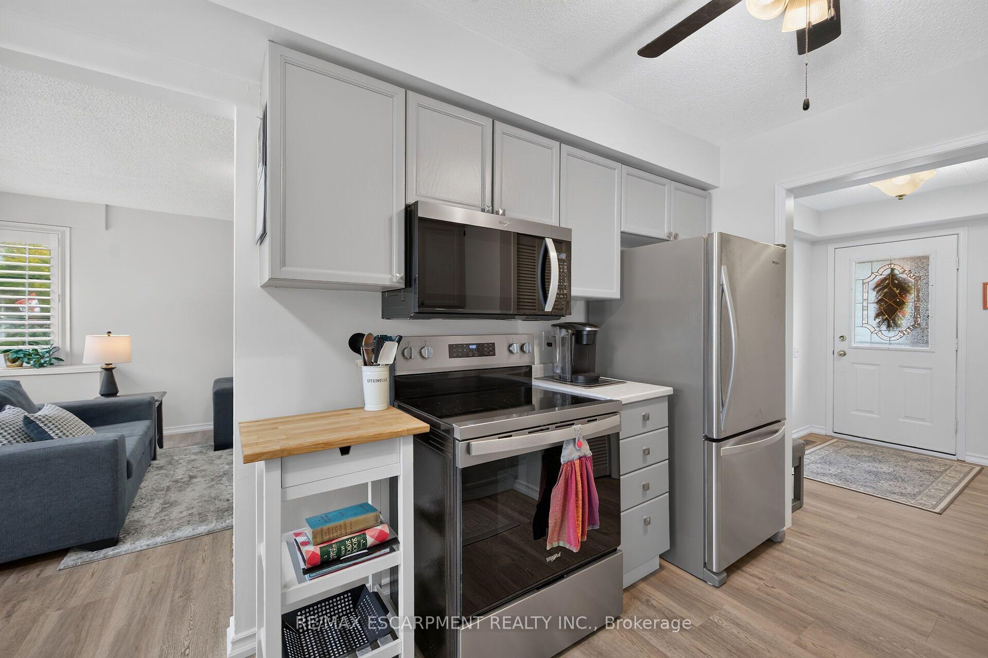 Photo 16 of 376 Silverbirch Boulevard, Hamilton, Mount Hope — HOMEH