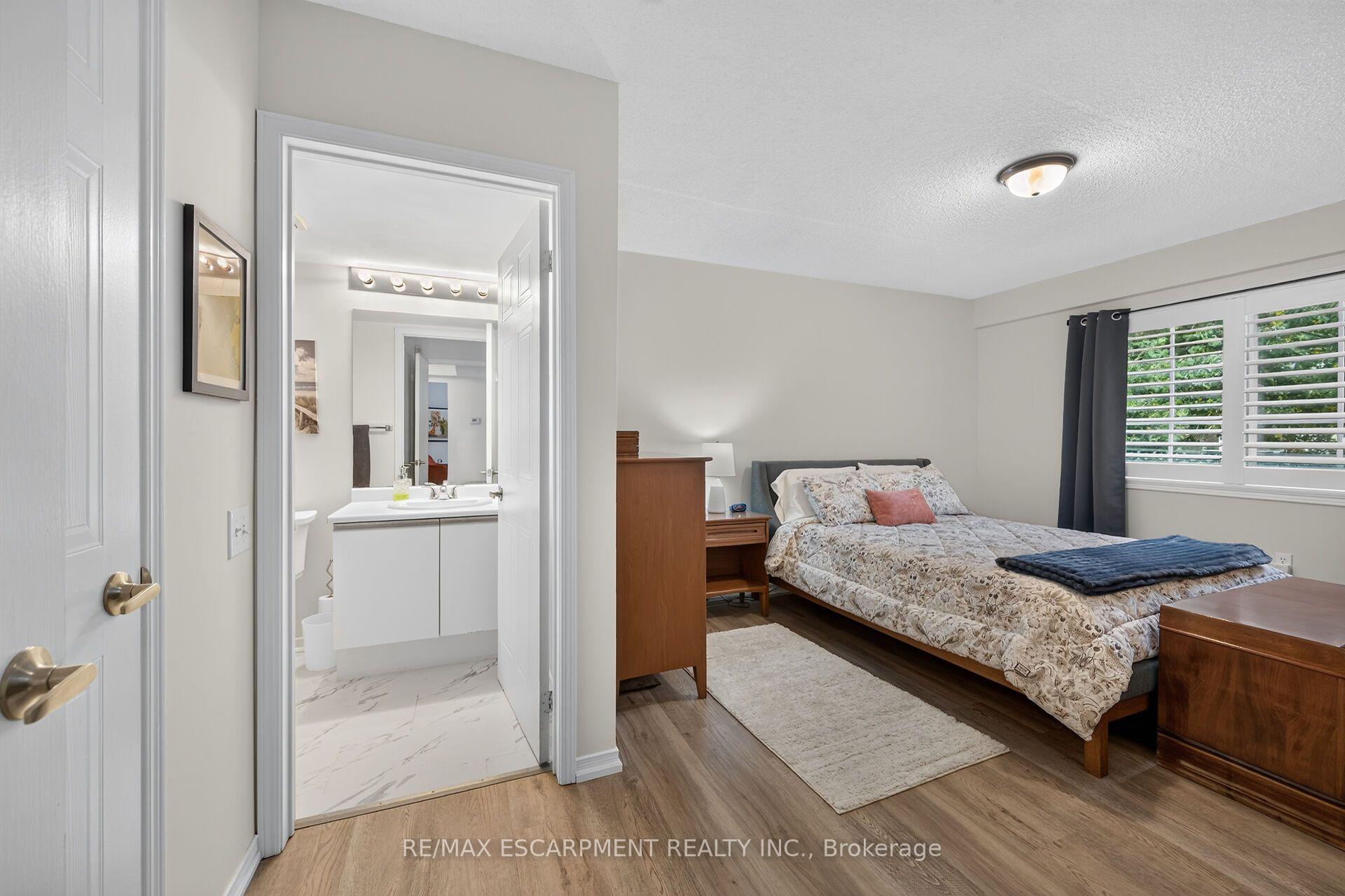 Photo 21 of 376 Silverbirch Boulevard, Hamilton, Mount Hope — HOMEH