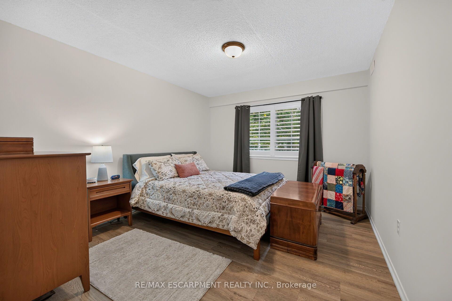 Photo 22 of 376 Silverbirch Boulevard, Hamilton, Mount Hope — HOMEH