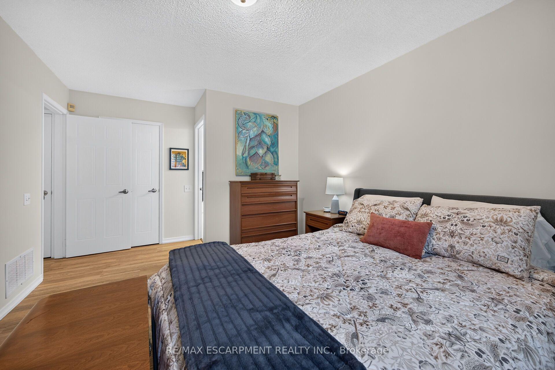 Photo 23 of 376 Silverbirch Boulevard, Hamilton, Mount Hope — HOMEH