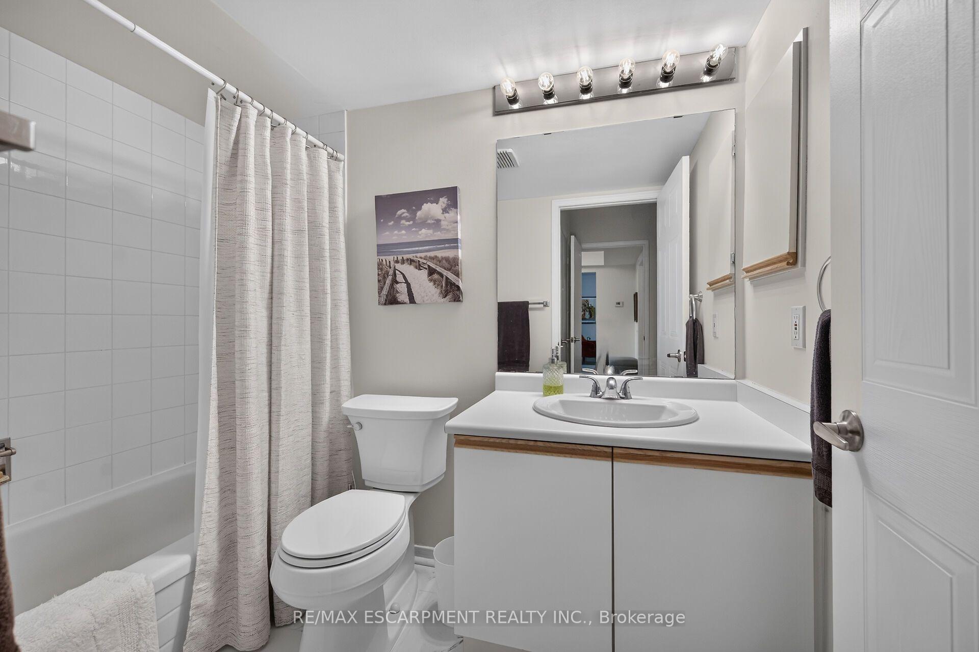 Photo 24 of 376 Silverbirch Boulevard, Hamilton, Mount Hope — HOMEH