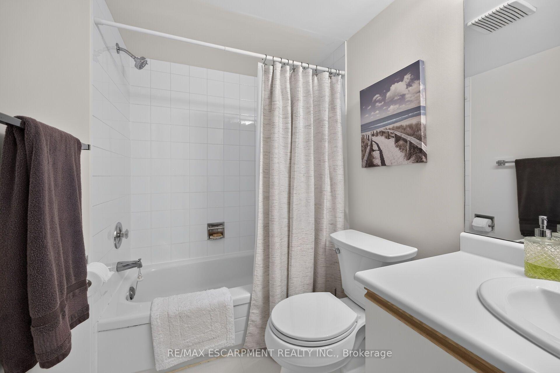 Photo 25 of 376 Silverbirch Boulevard, Hamilton, Mount Hope — HOMEH
