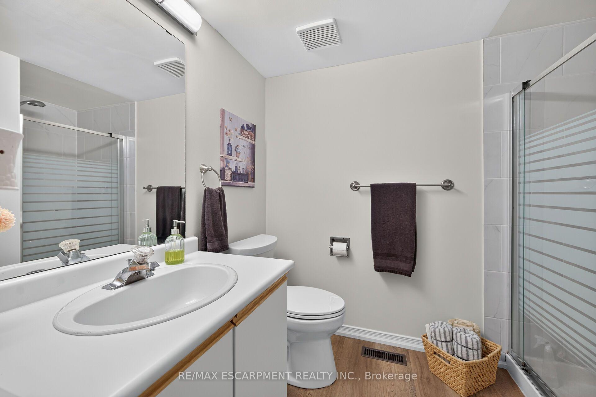 Photo 29 of 376 Silverbirch Boulevard, Hamilton, Mount Hope — HOMEH