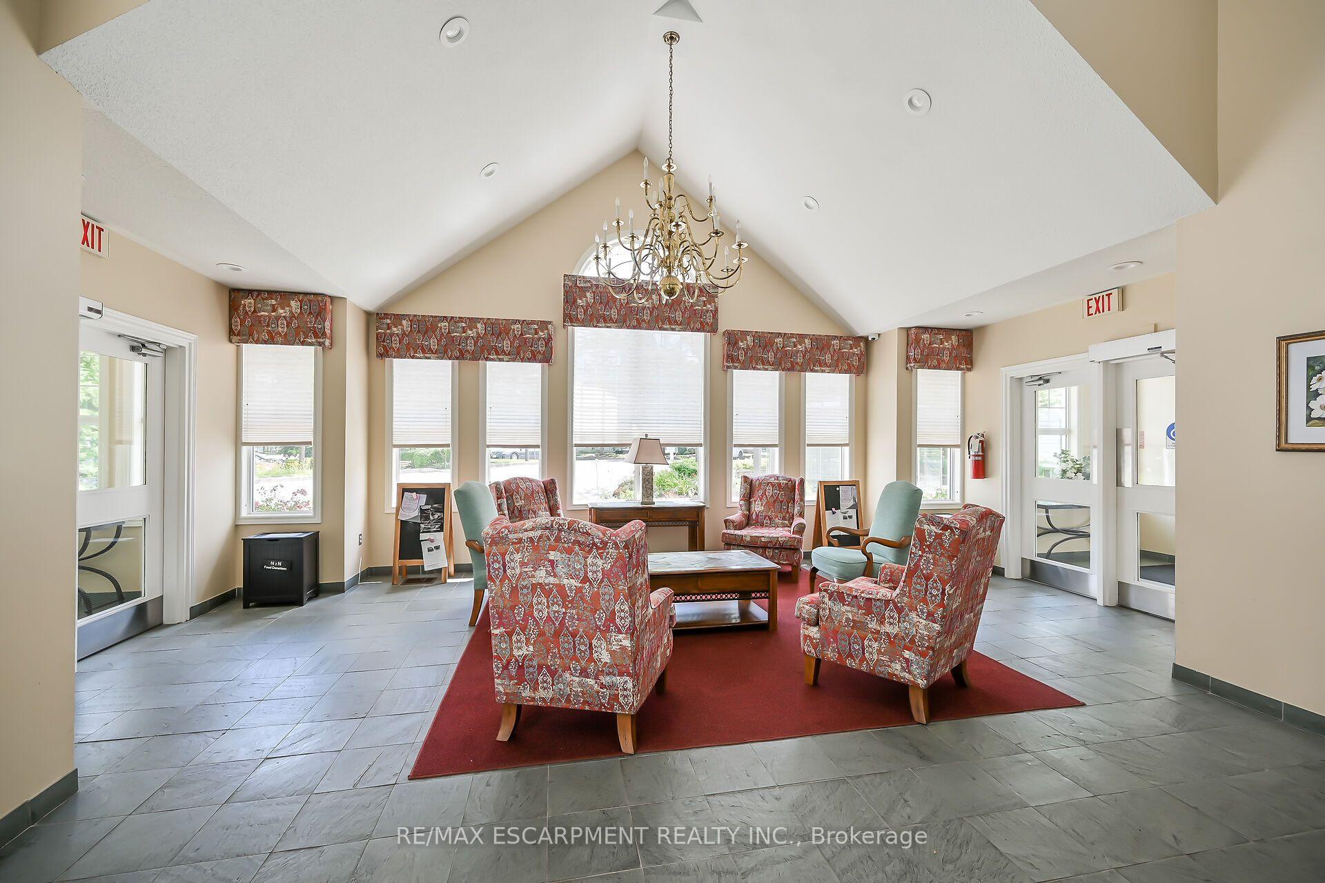 Photo 33 of 376 Silverbirch Boulevard, Hamilton, Mount Hope — HOMEH