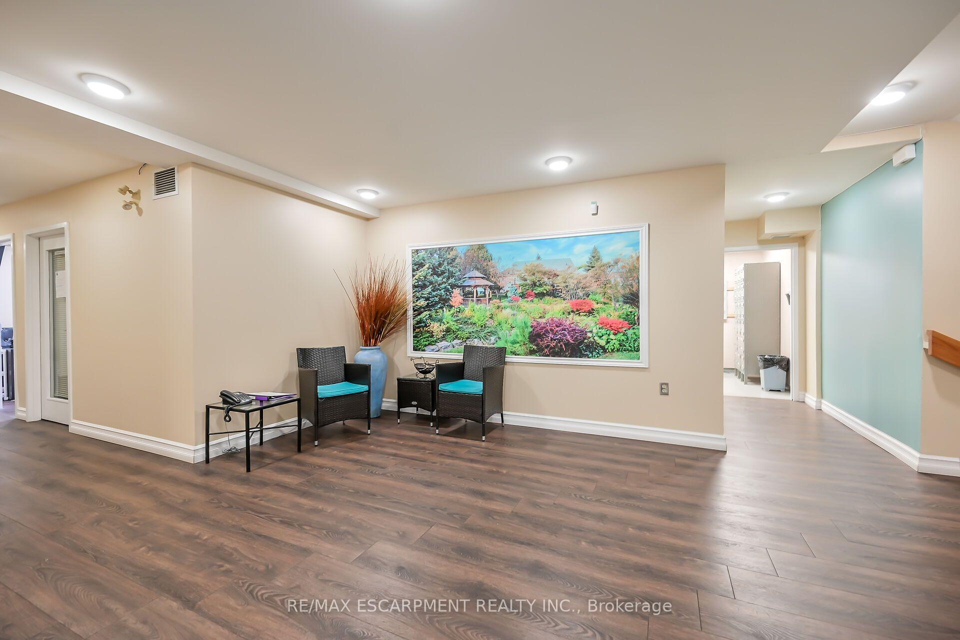 Photo 37 of 376 Silverbirch Boulevard, Hamilton, Mount Hope — HOMEH
