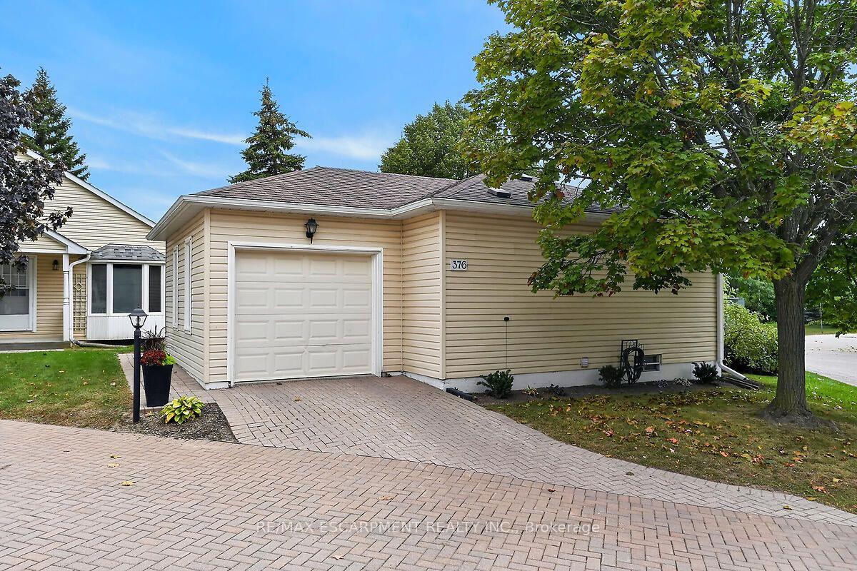 Photo of 376 Silverbirch Boulevard