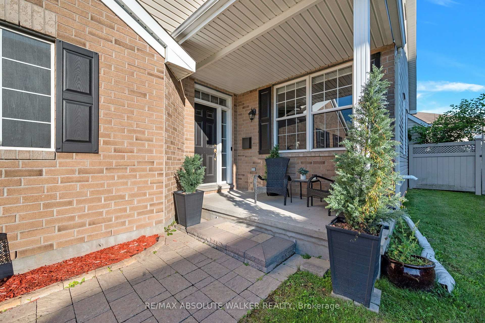 Photo 3 of 1046 Fieldfair Way, Ottawa, Notting Hill/Summerside — HOMEH