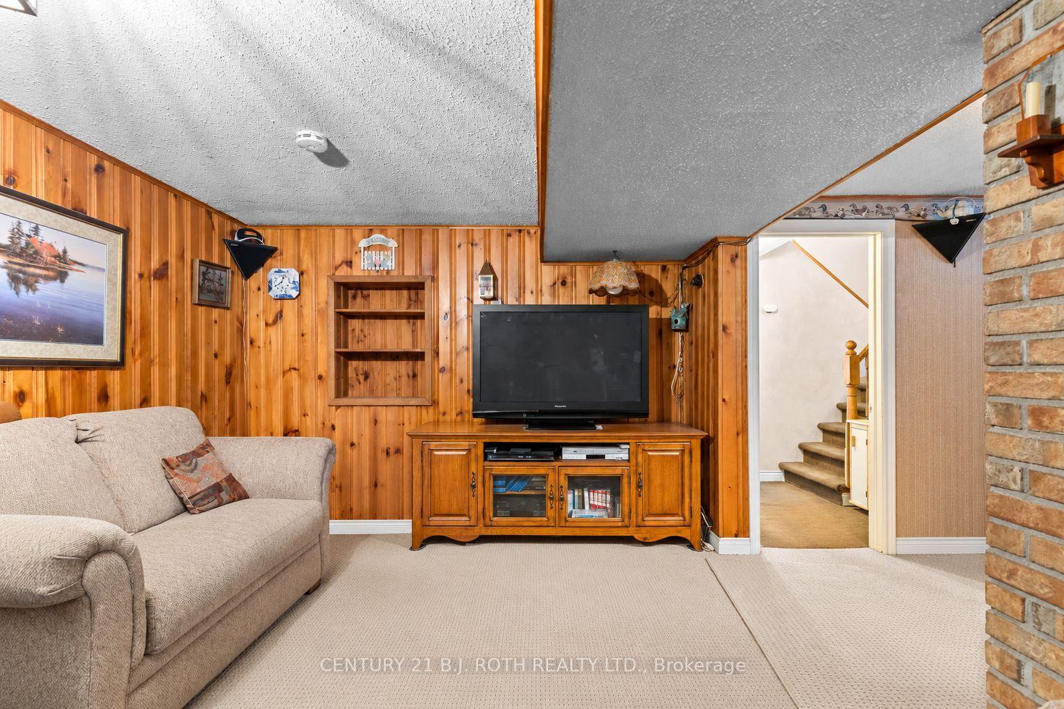 Photo 10 of 2067 Marchmont Road, Severn, Marchmont — HOMEH