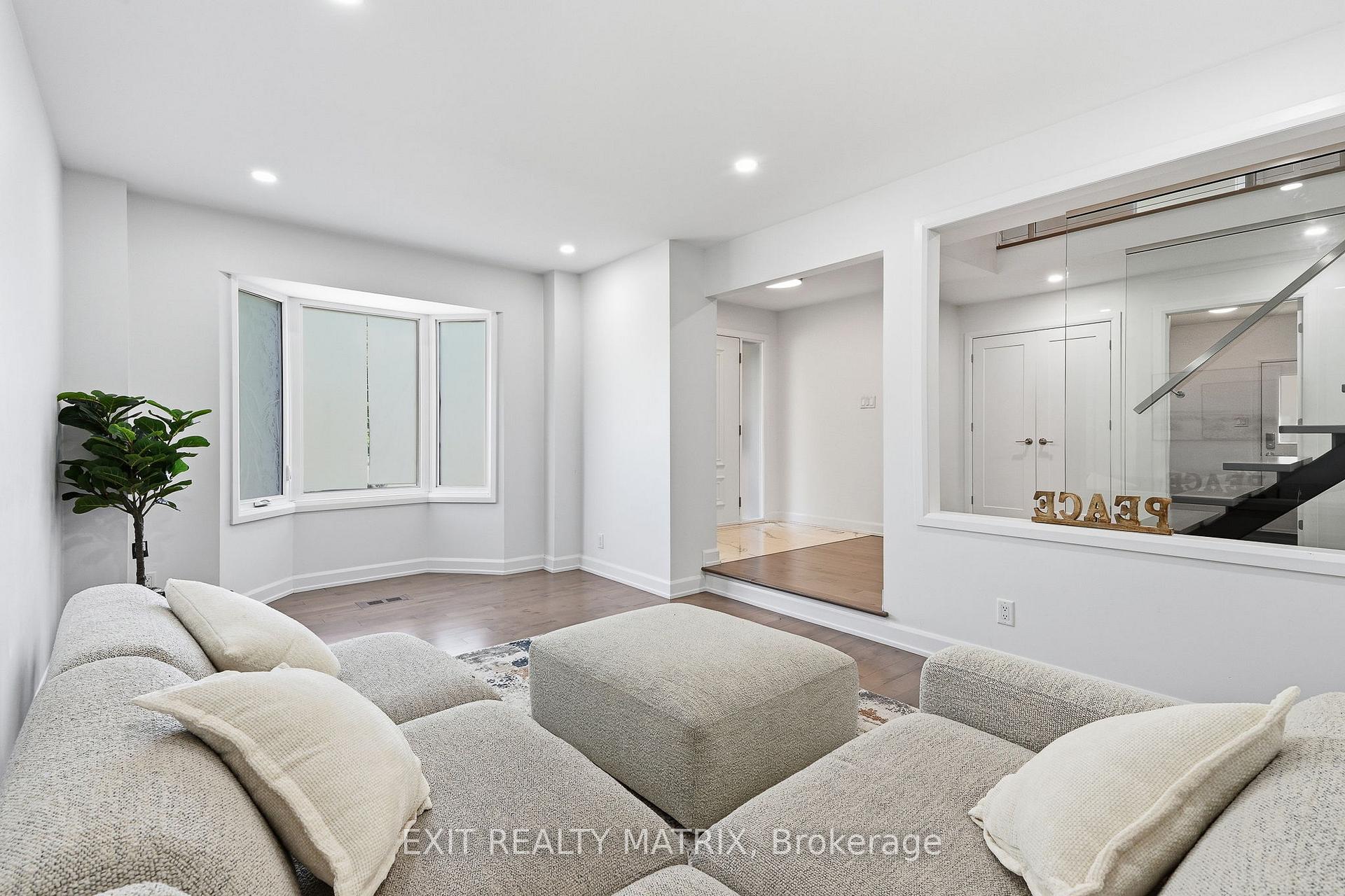 Photo 9 of 636 Merkley Drive, Ottawa, Fallingbrook/Pineridge — HOMEH