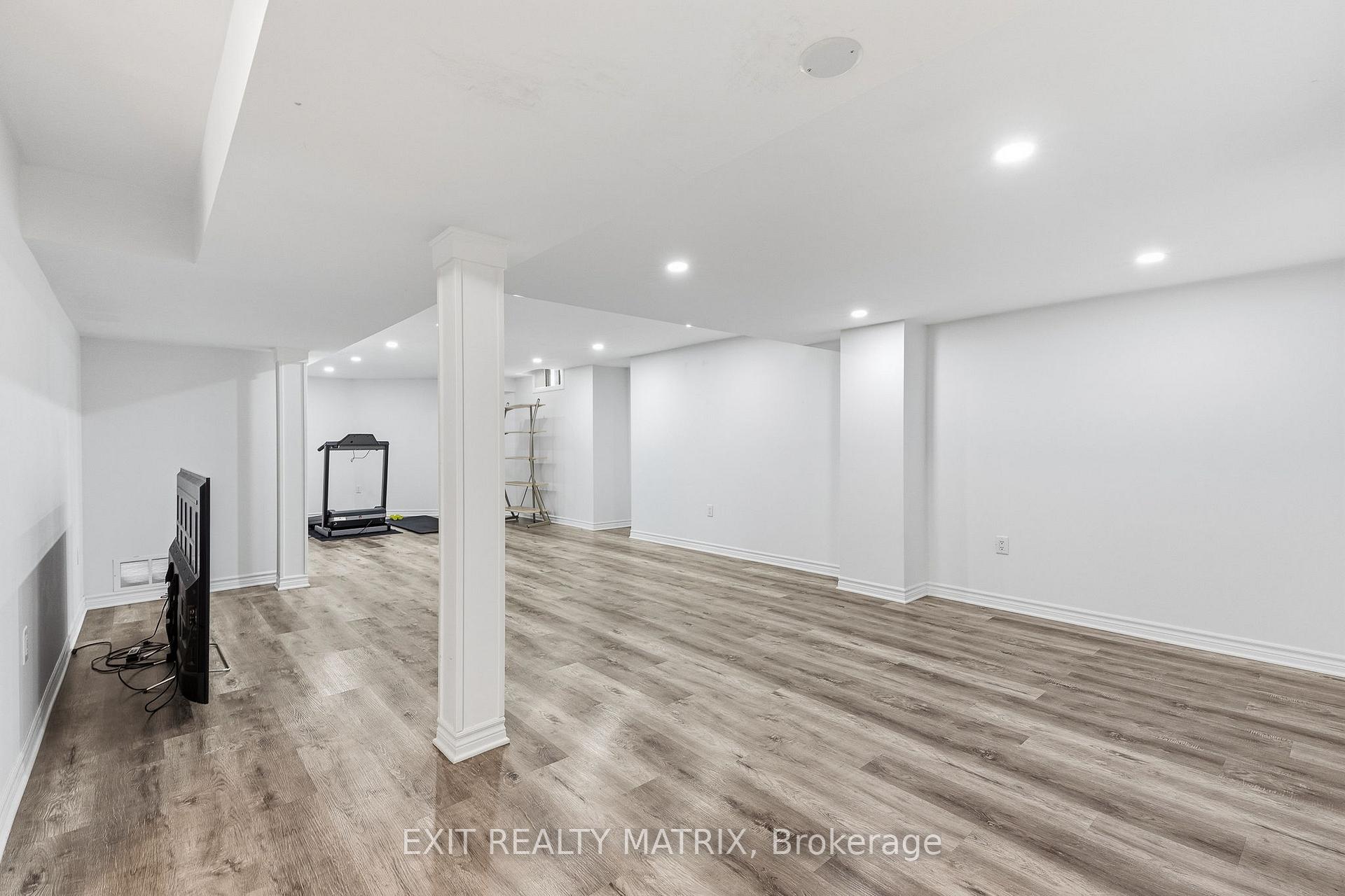 Photo 33 of 636 Merkley Drive, Ottawa, Fallingbrook/Pineridge — HOMEH