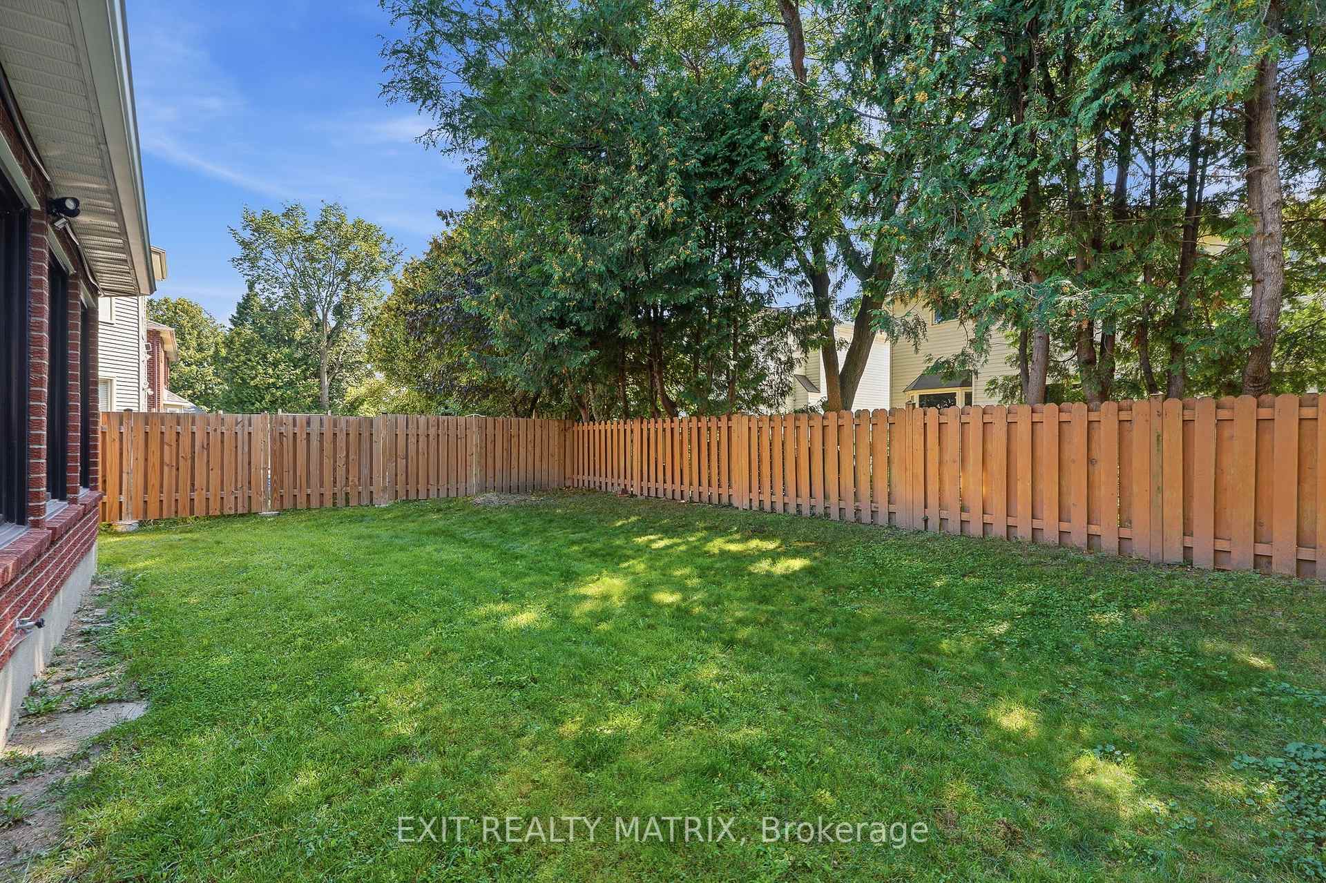 Photo 39 of 636 Merkley Drive, Ottawa, Fallingbrook/Pineridge — HOMEH
