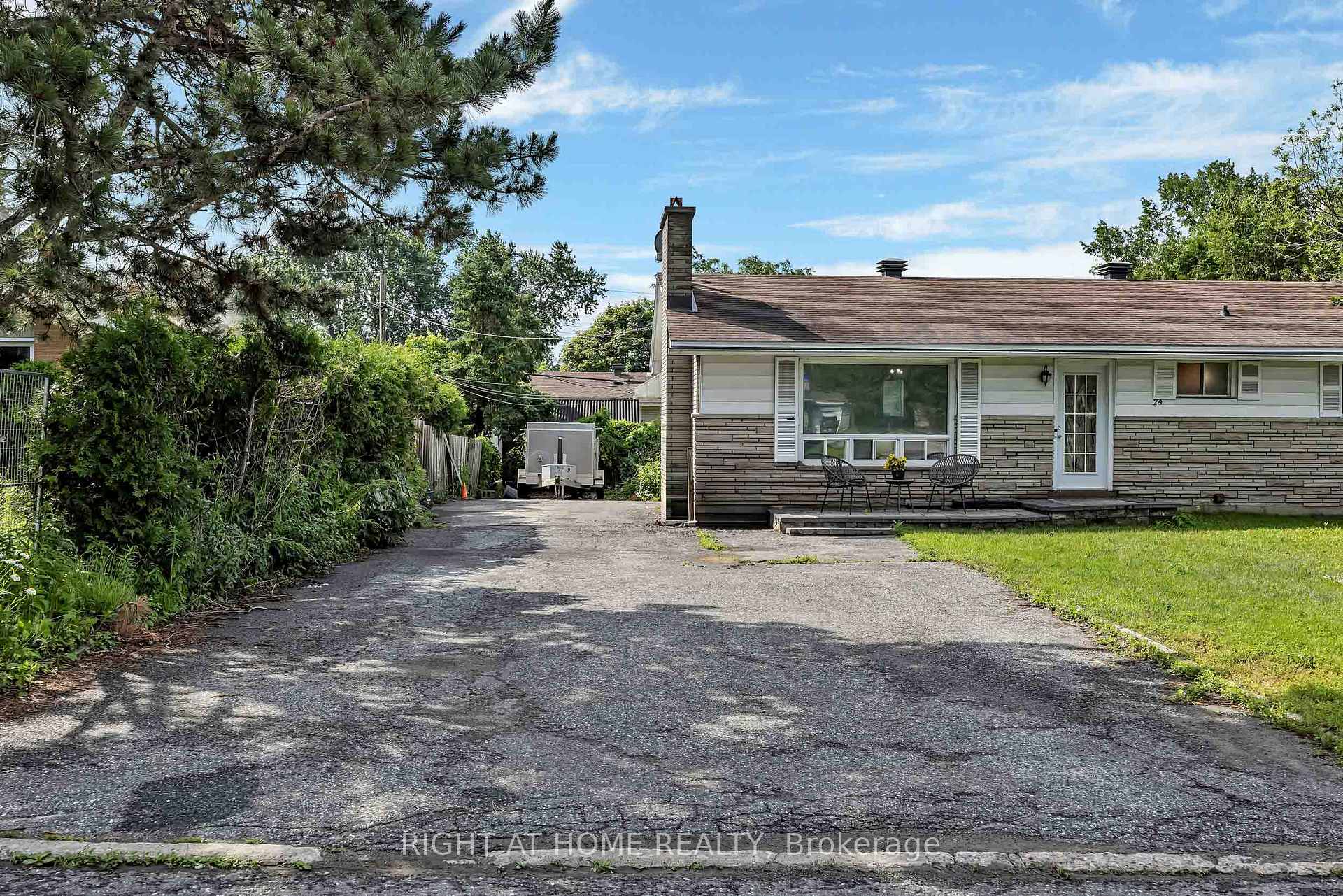 Photo 5 of 24 Largo Crescent S, Ottawa, Meadowlands/Crestview — HOMEH