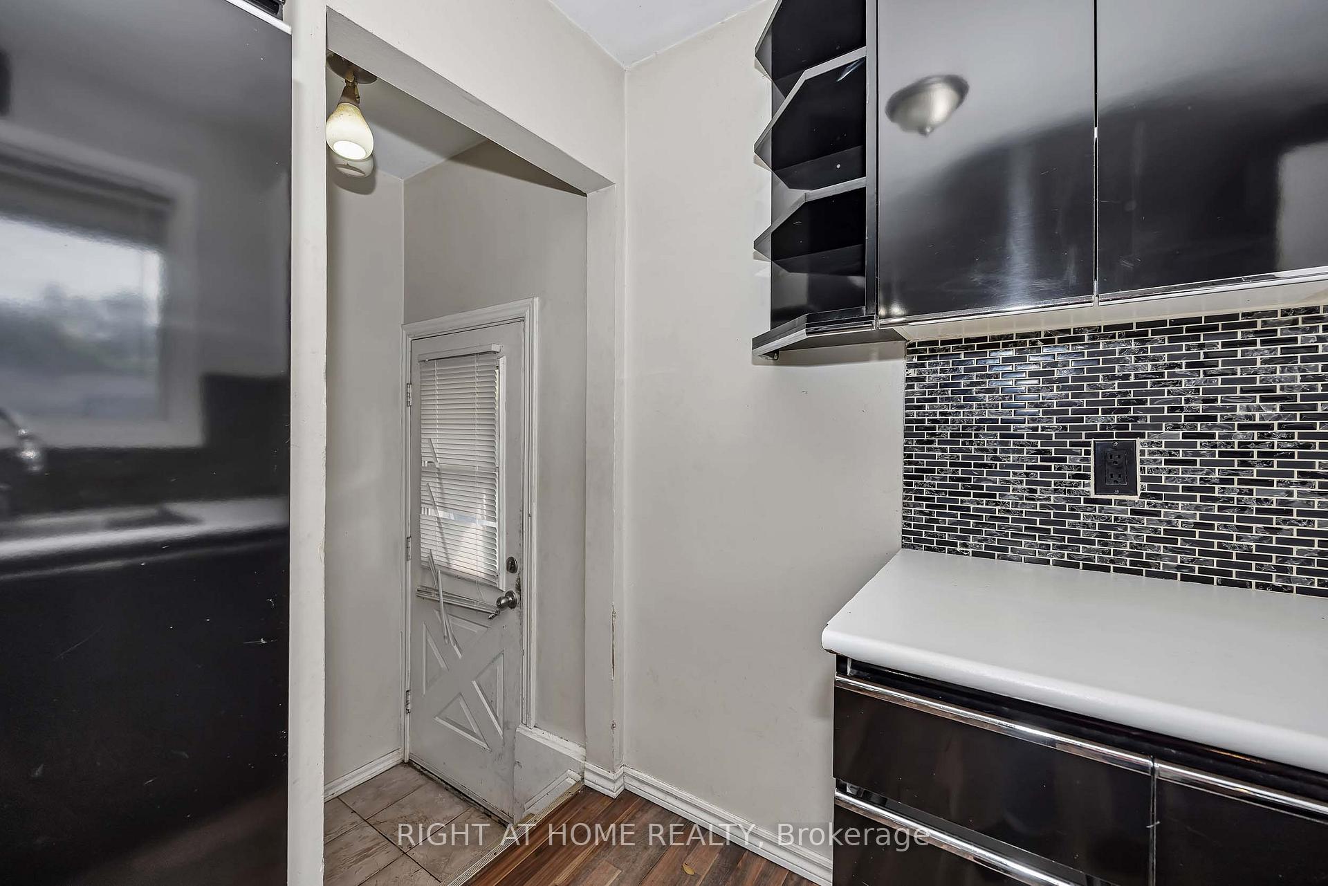 Photo 9 of 24 Largo Crescent S, Ottawa, Meadowlands/Crestview — HOMEH