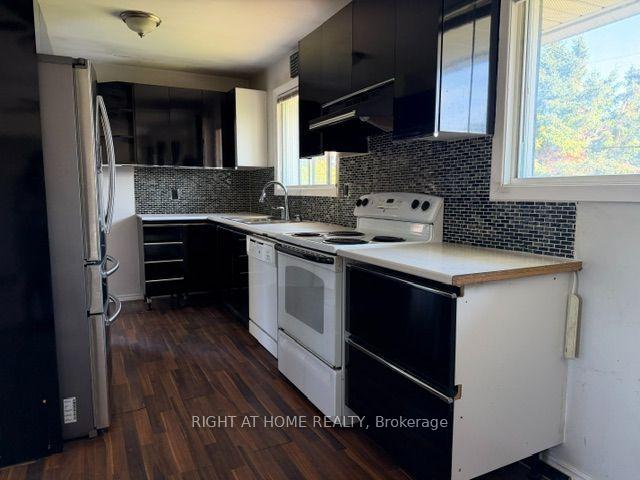 Photo 11 of 24 Largo Crescent S, Ottawa, Meadowlands/Crestview — HOMEH