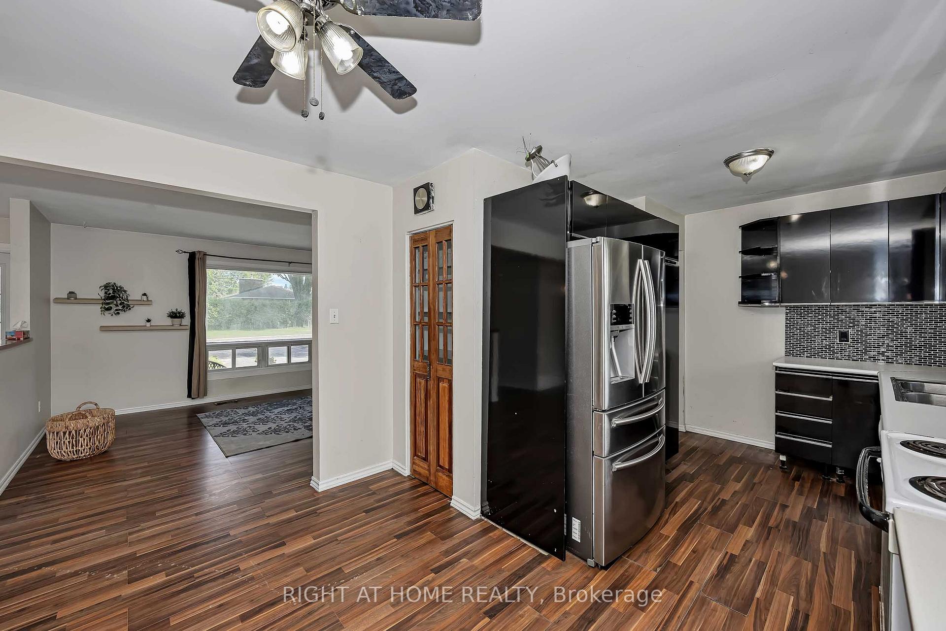 Photo 12 of 24 Largo Crescent S, Ottawa, Meadowlands/Crestview — HOMEH