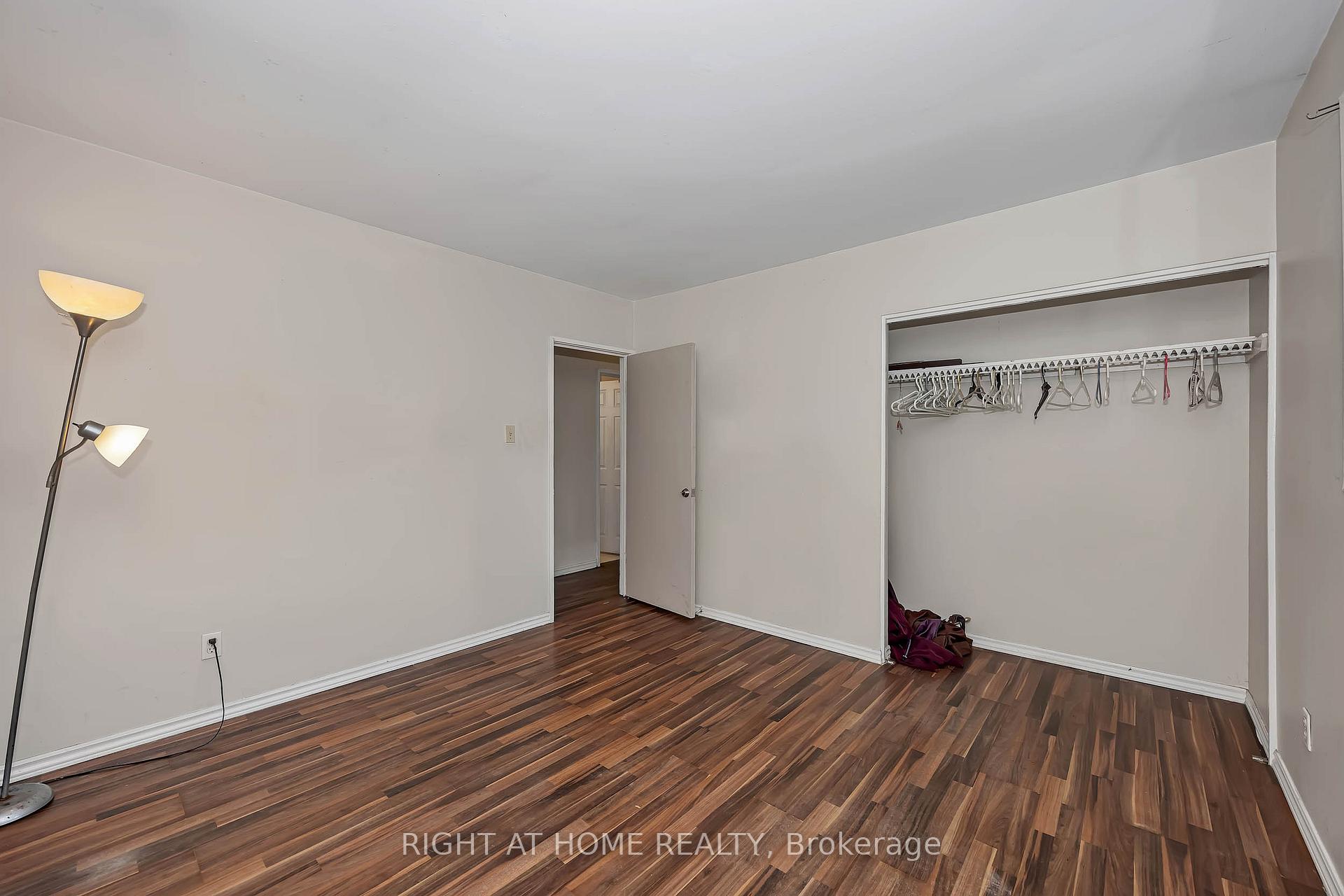 Photo 17 of 24 Largo Crescent S, Ottawa, Meadowlands/Crestview — HOMEH