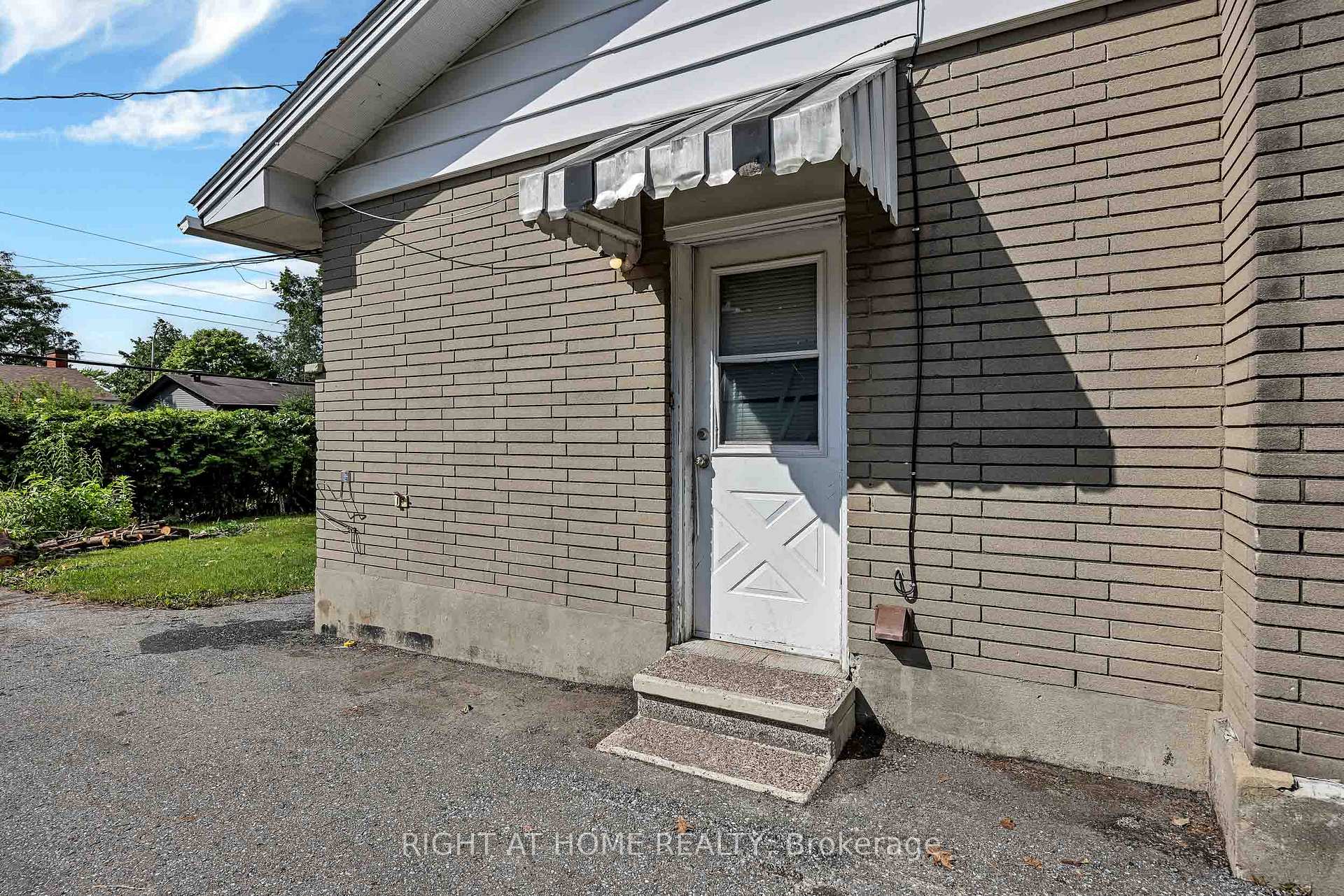 Photo 22 of 24 Largo Crescent S, Ottawa, Meadowlands/Crestview — HOMEH