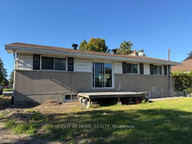 Photo 23 of 24 Largo Crescent S, Ottawa, Meadowlands/Crestview — HOMEH
