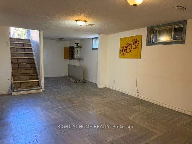 Photo 29 of 24 Largo Crescent S, Ottawa, Meadowlands/Crestview — HOMEH