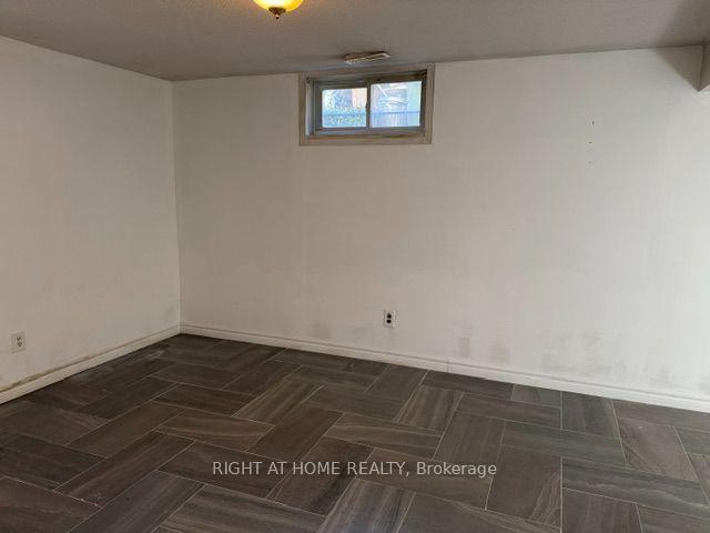Photo 32 of 24 Largo Crescent S, Ottawa, Meadowlands/Crestview — HOMEH