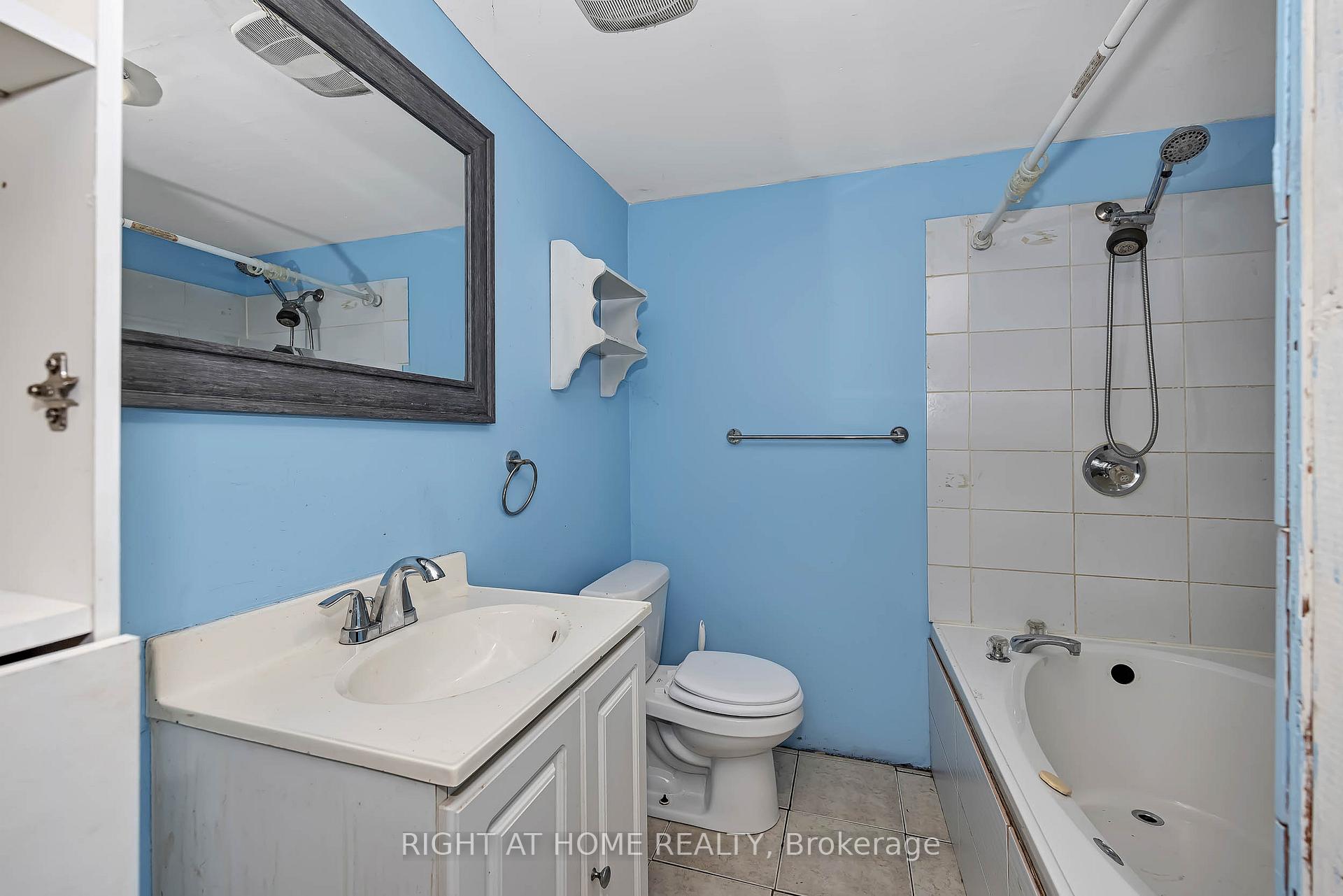 Photo 35 of 24 Largo Crescent S, Ottawa, Meadowlands/Crestview — HOMEH