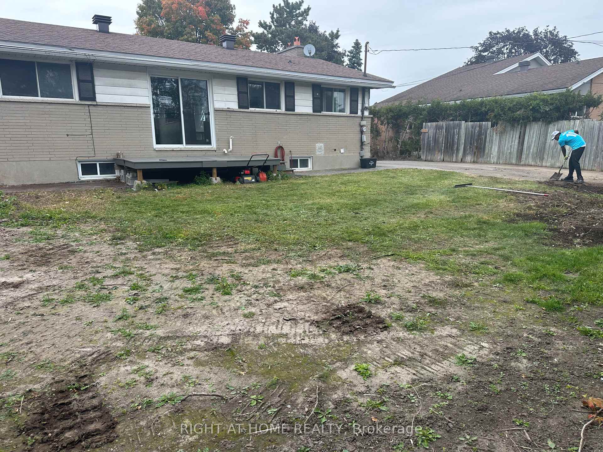 Photo 37 of 24 Largo Crescent S, Ottawa, Meadowlands/Crestview — HOMEH