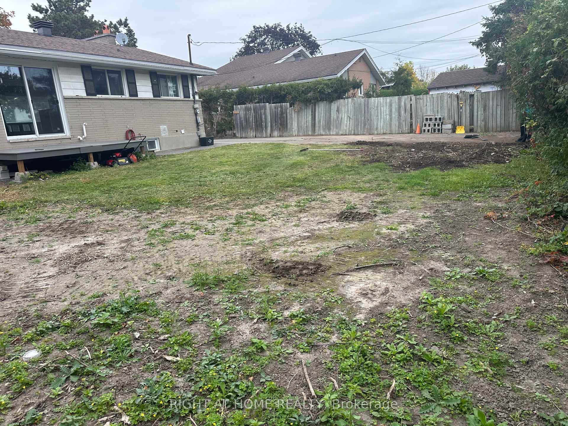 Photo 38 of 24 Largo Crescent S, Ottawa, Meadowlands/Crestview — HOMEH