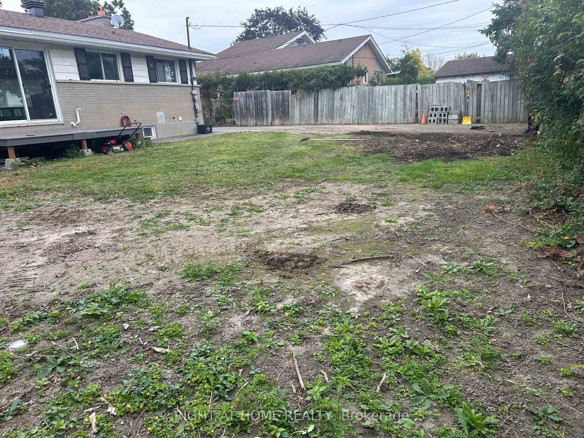 Photo 39 of 24 Largo Crescent S, Ottawa, Meadowlands/Crestview — HOMEH
