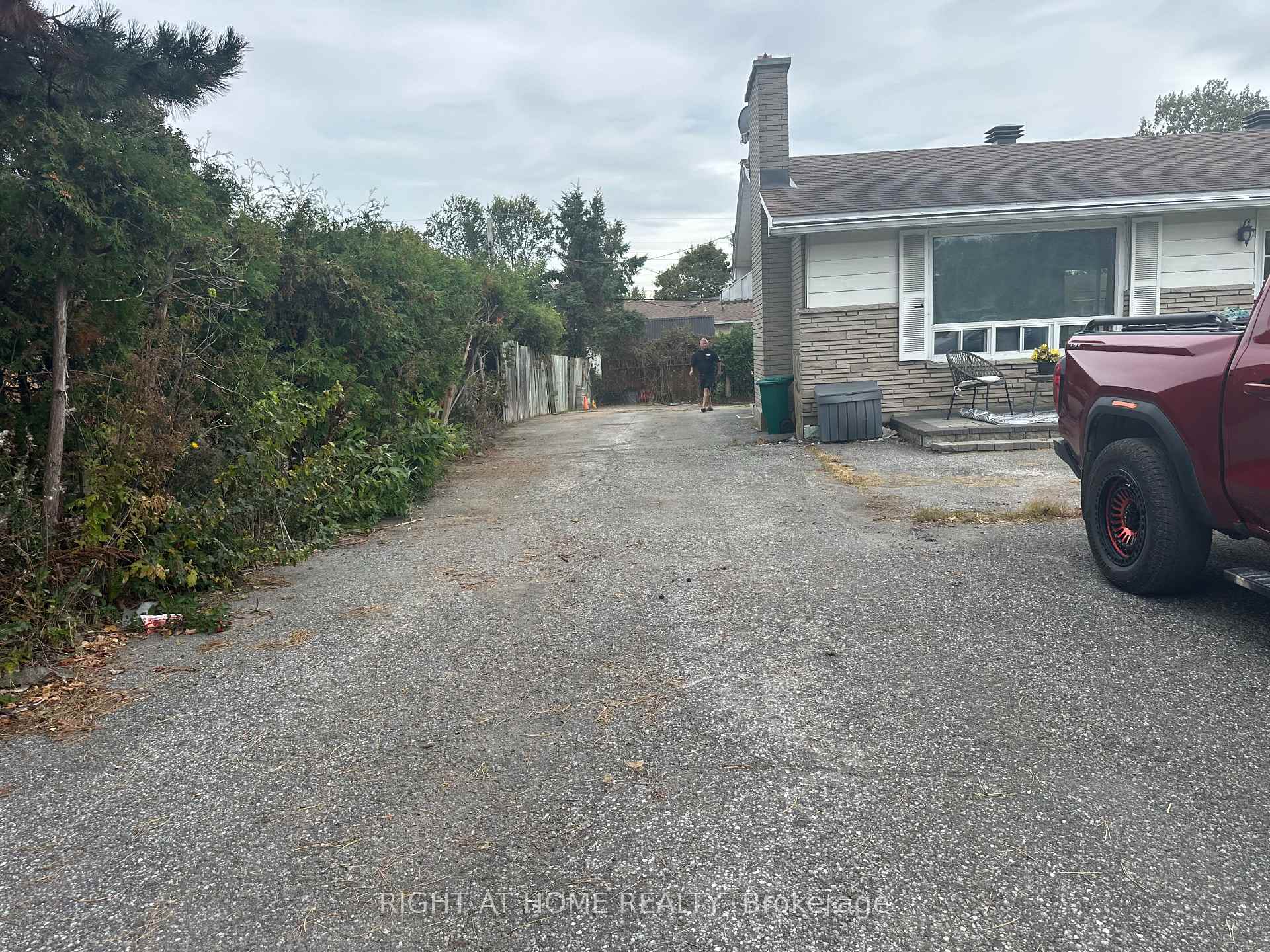 Photo 40 of 24 Largo Crescent S, Ottawa, Meadowlands/Crestview — HOMEH