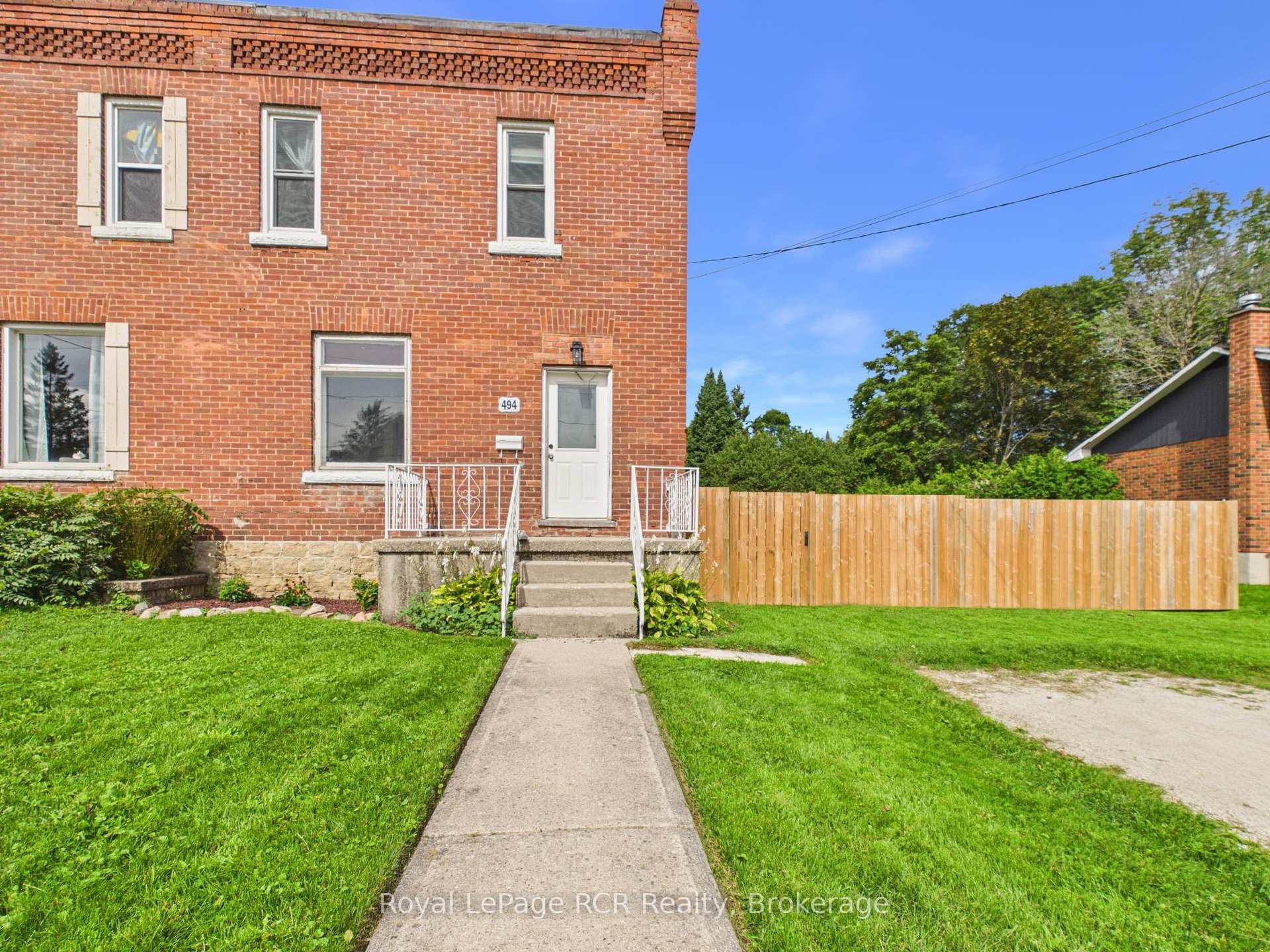 Photo of 494 16th Street W