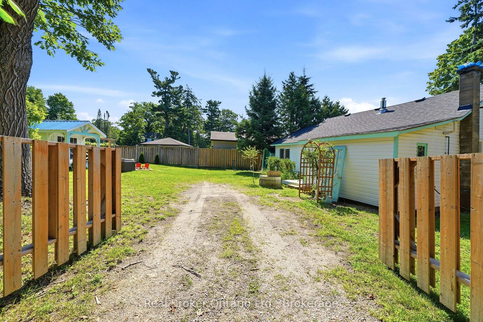Photo 33 of 7 Oliver Drive, Tiny, Rural Tiny — HOMEH