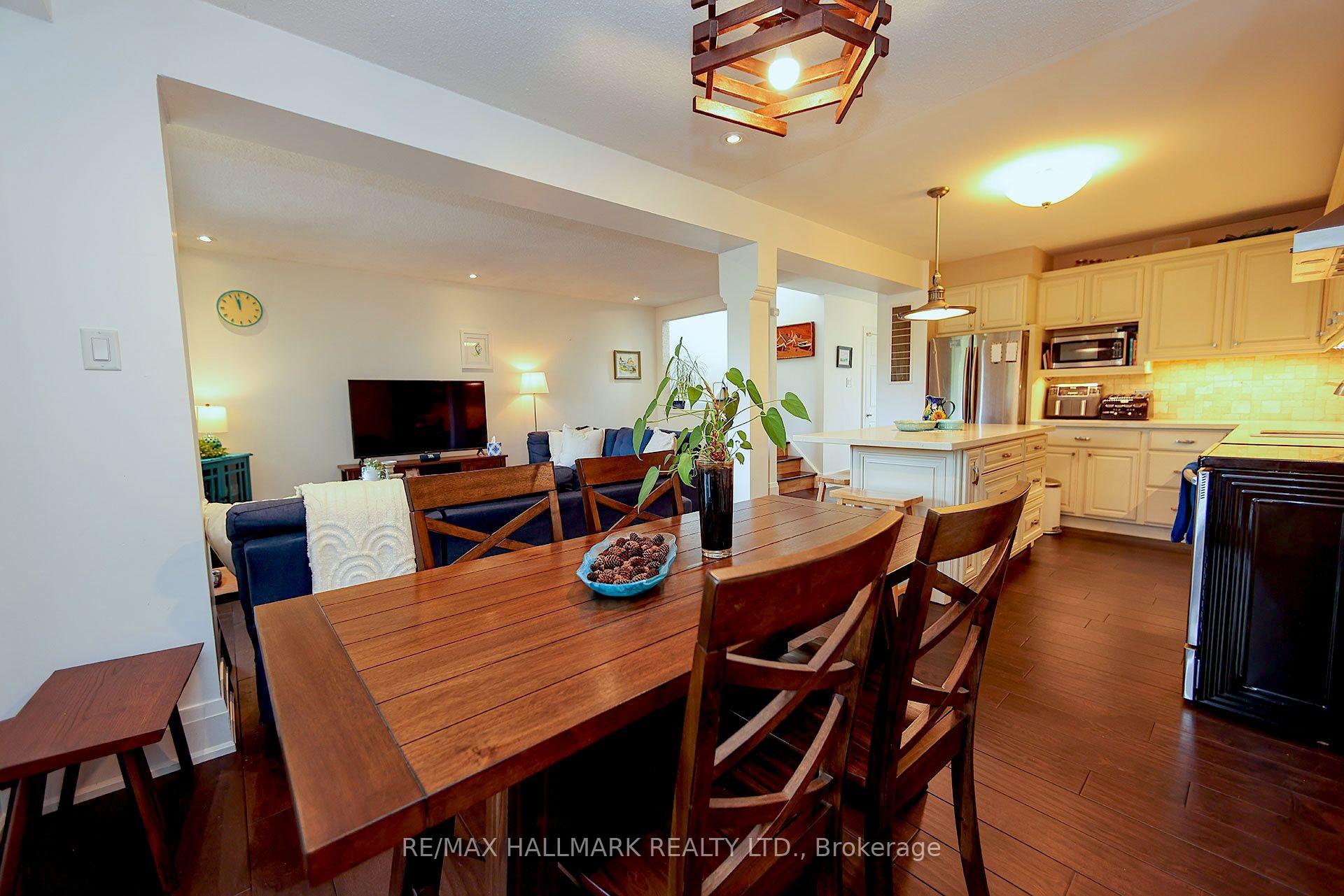 Photo 12 of 781 Pam Crescent, Newmarket, Huron Heights-Leslie Valley — HOMEH