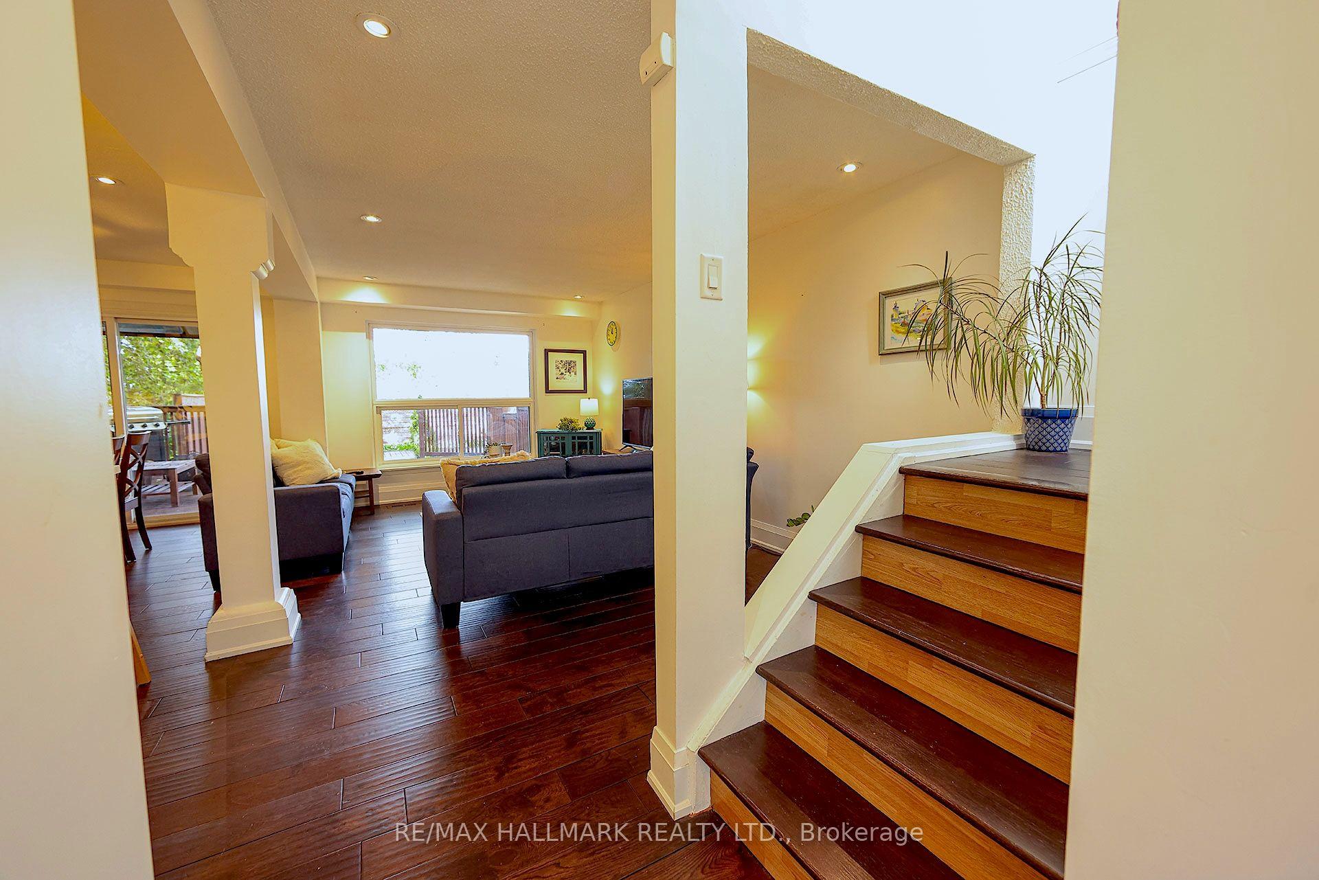 Photo 19 of 781 Pam Crescent, Newmarket, Huron Heights-Leslie Valley — HOMEH