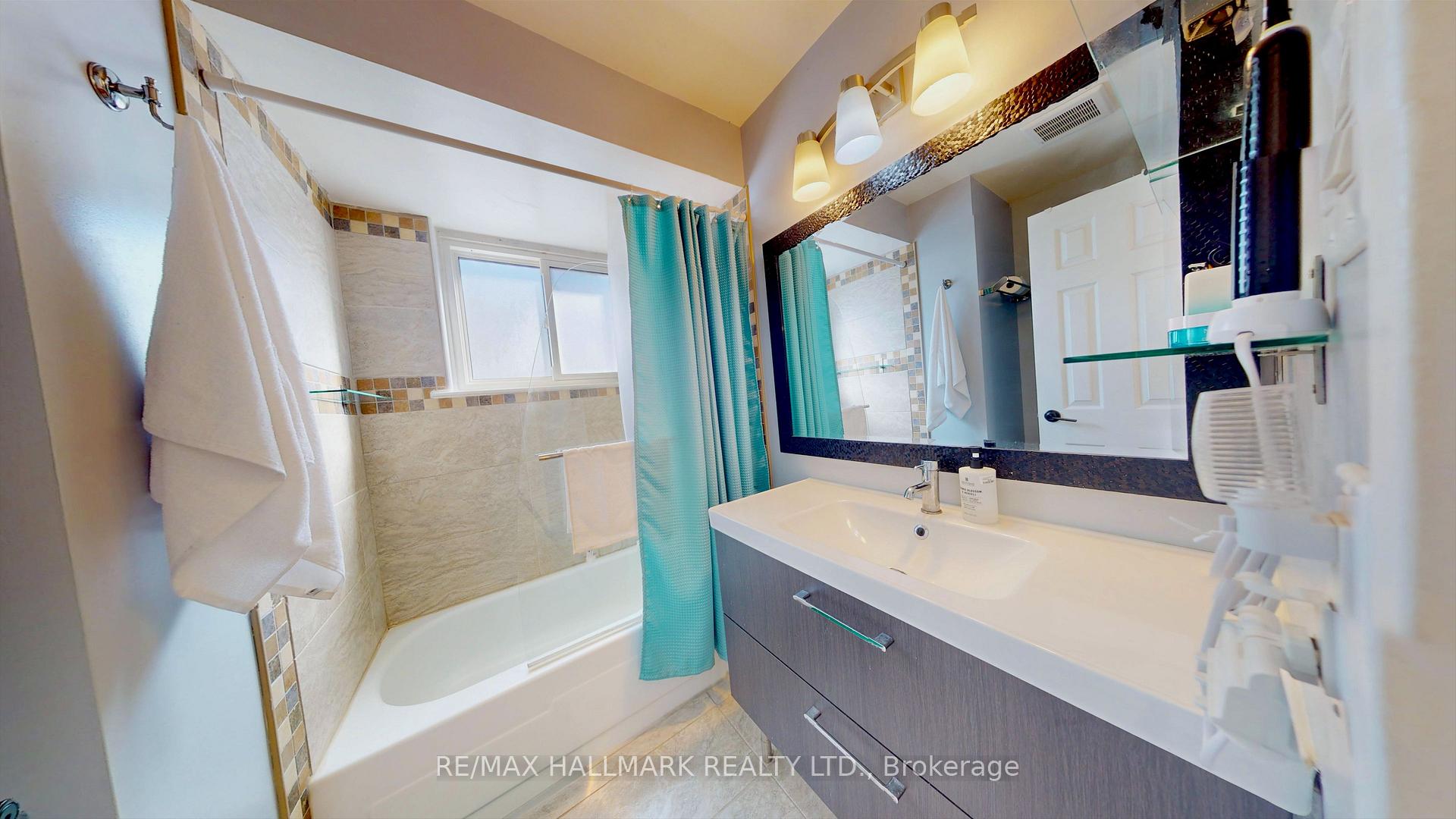 Photo 23 of 781 Pam Crescent, Newmarket, Huron Heights-Leslie Valley — HOMEH