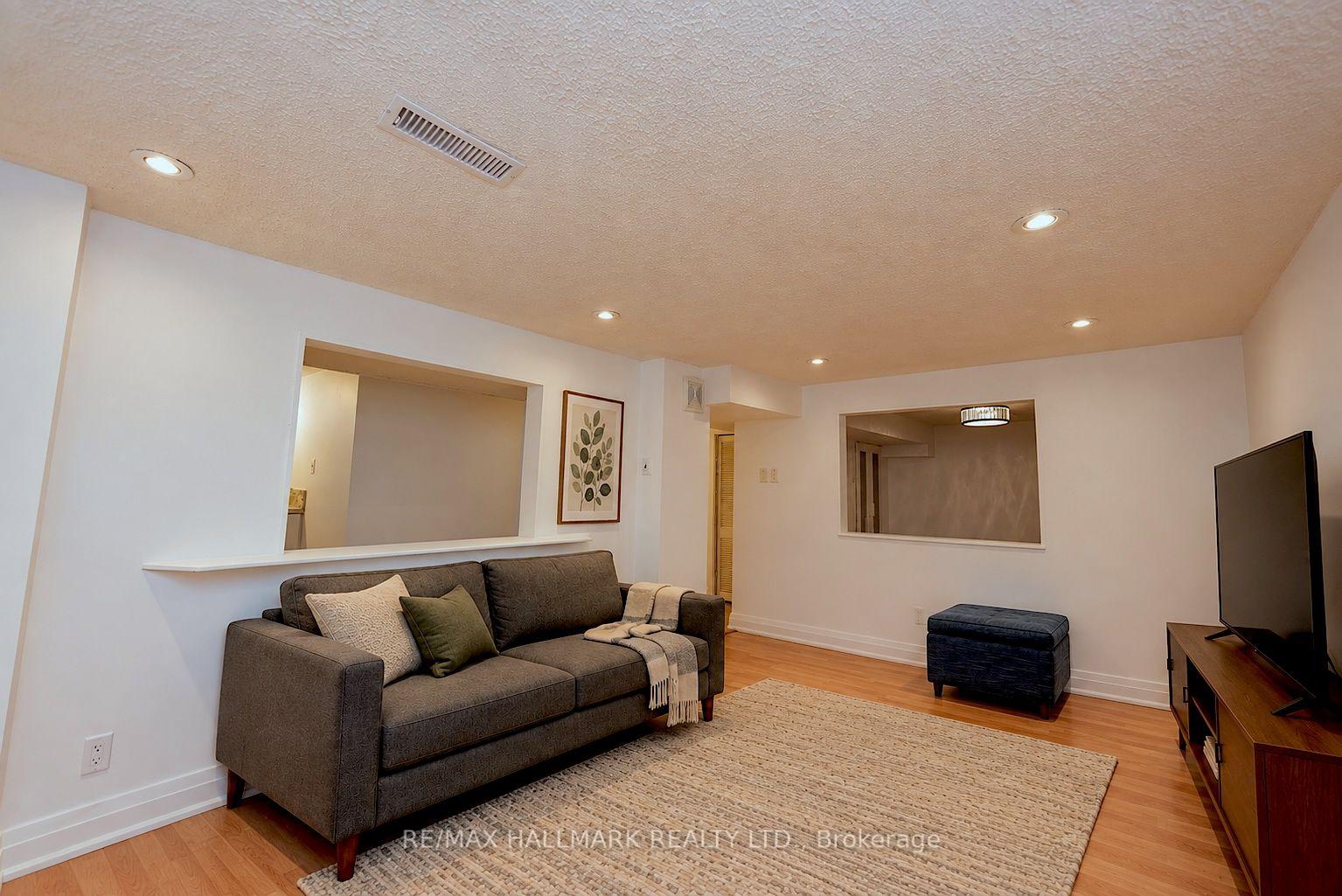 Photo 36 of 781 Pam Crescent, Newmarket, Huron Heights-Leslie Valley — HOMEH