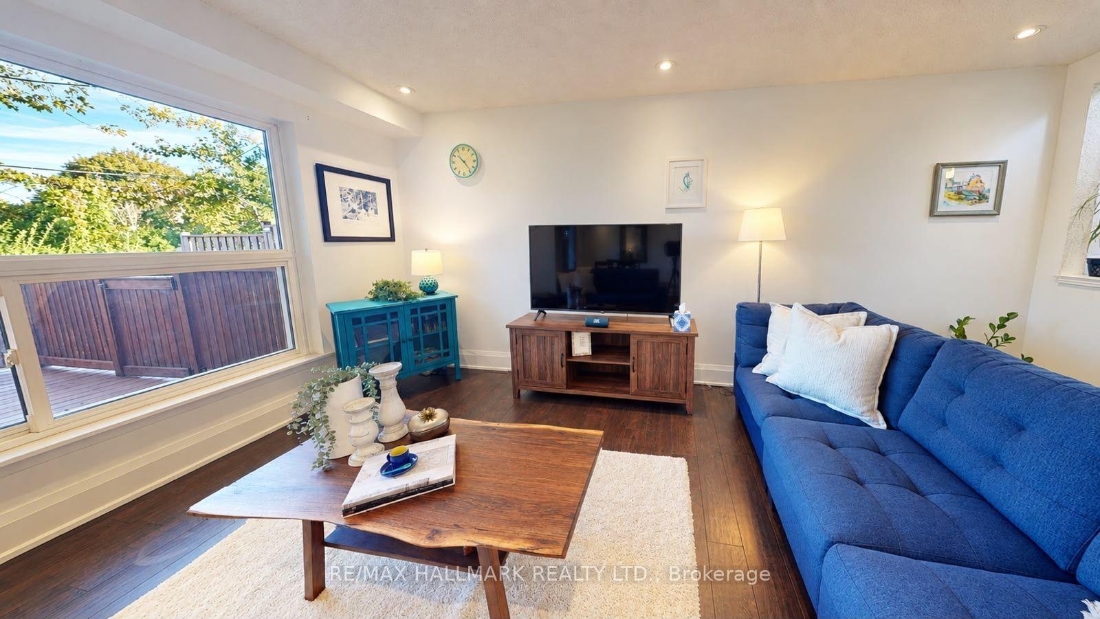 Photo 6 of 781 Pam Crescent, Newmarket, Huron Heights-Leslie Valley — HOMEH