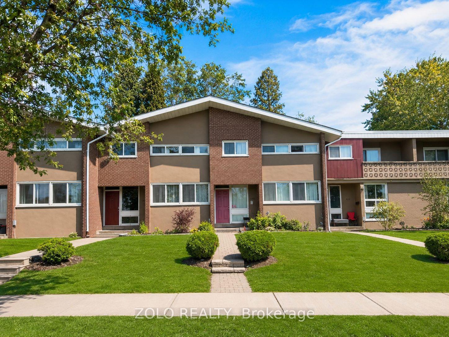 Photo of Unit 16, 3250 The Credit Woodlands