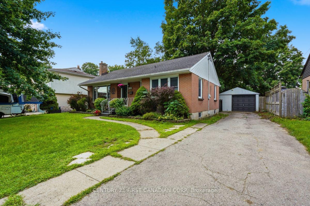 Photo 2 of 283 Spruce Street, London, East H — HOMEH