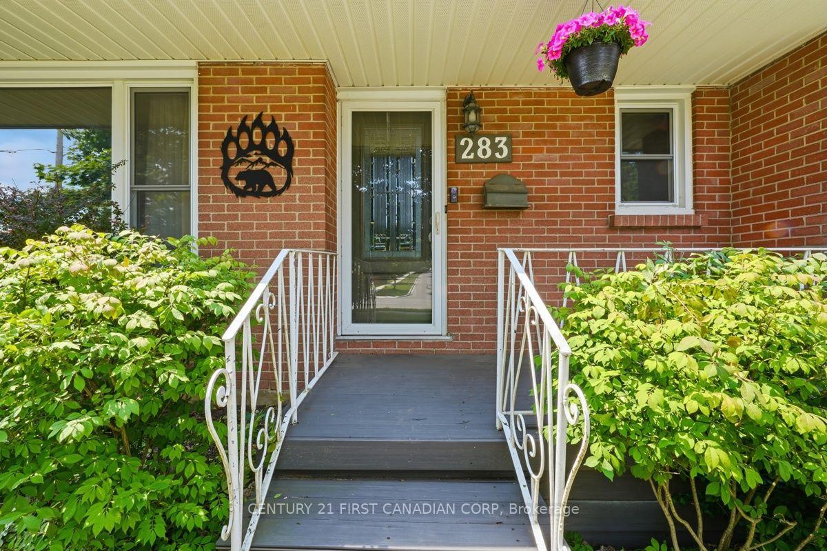 Photo 5 of 283 Spruce Street, London, East H — HOMEH