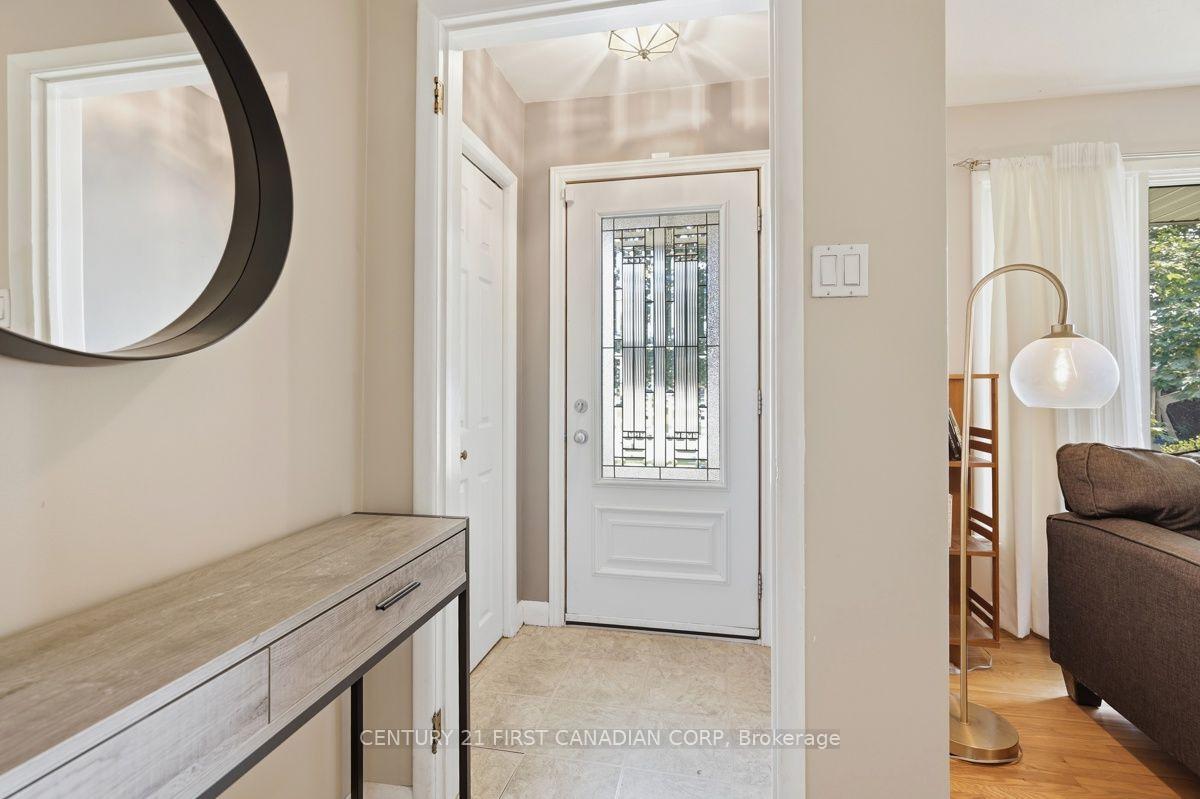 Photo 6 of 283 Spruce Street, London, East H — HOMEH