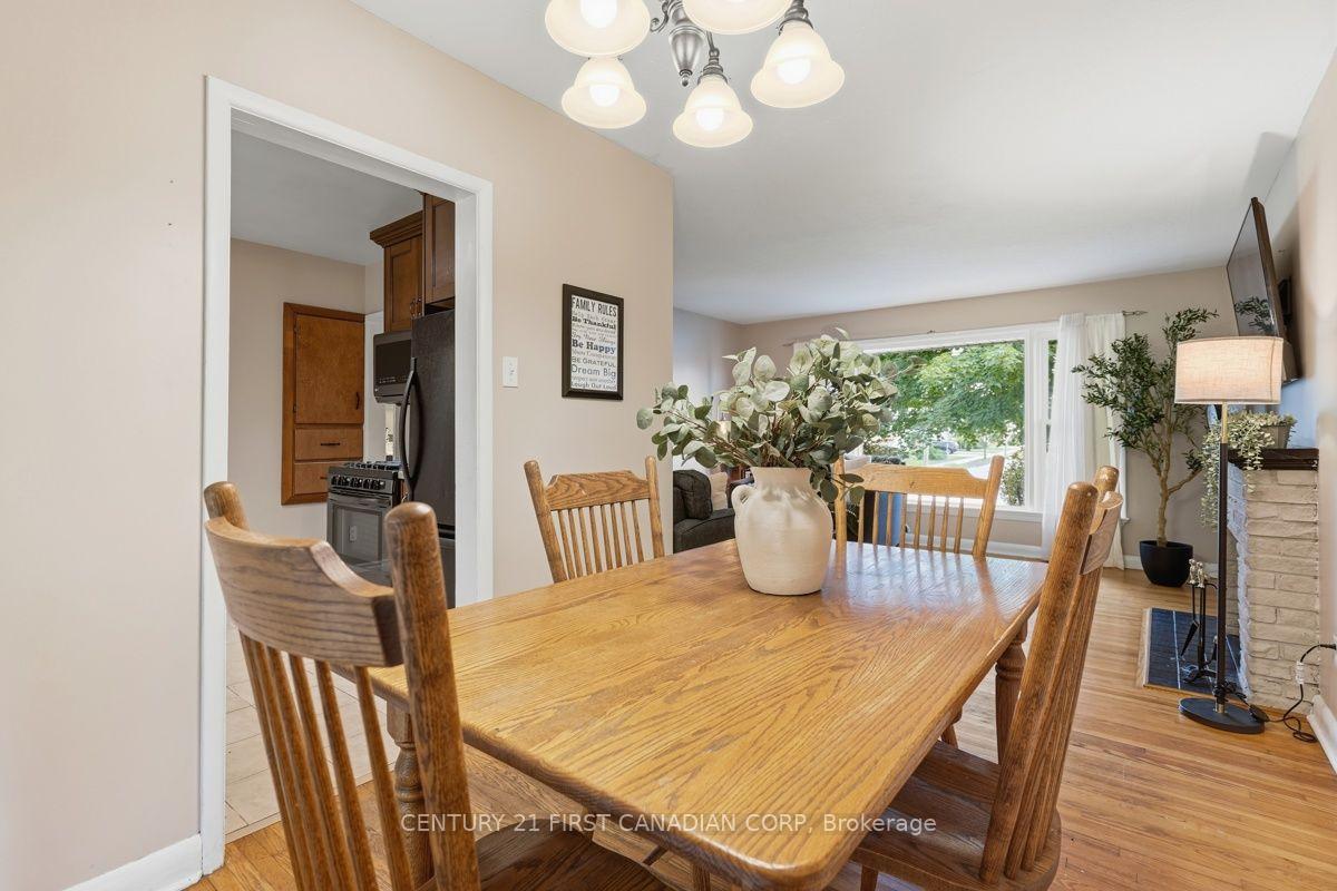 Photo 10 of 283 Spruce Street, London, East H — HOMEH