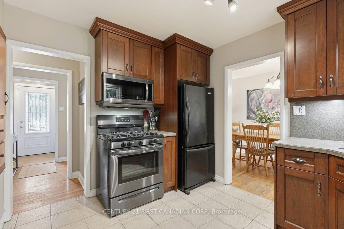 Photo 12 of 283 Spruce Street, London, East H — HOMEH